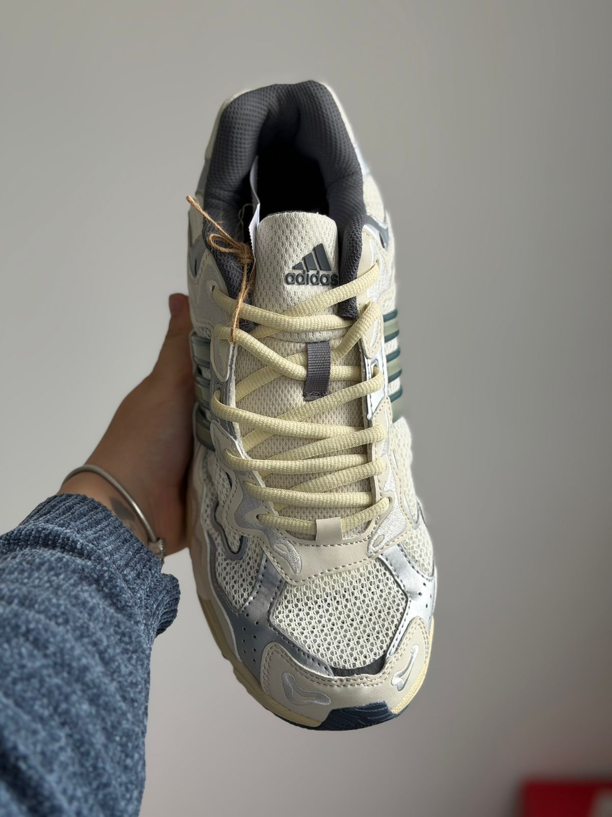 Bad Bunny x adidas Response CL White (43, Pronta Entrega)
