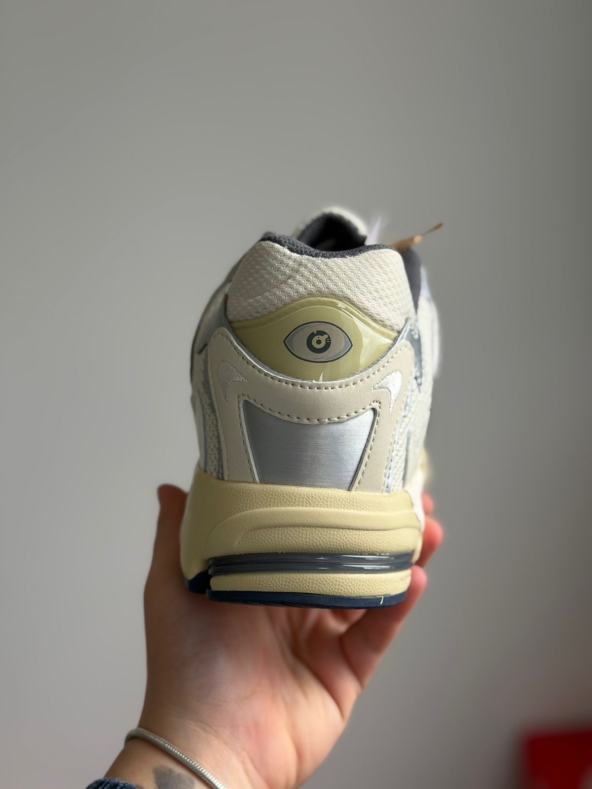 Bad Bunny x adidas Response CL White (43, Pronta Entrega)