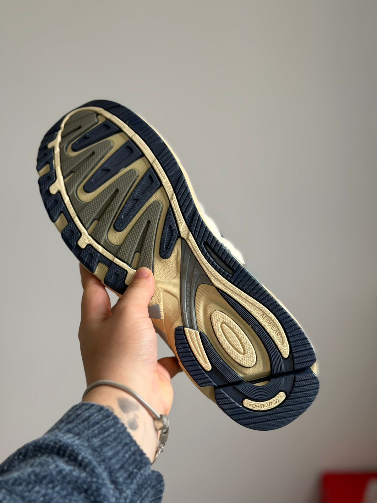 Bad Bunny x adidas Response CL White (43, Pronta Entrega)