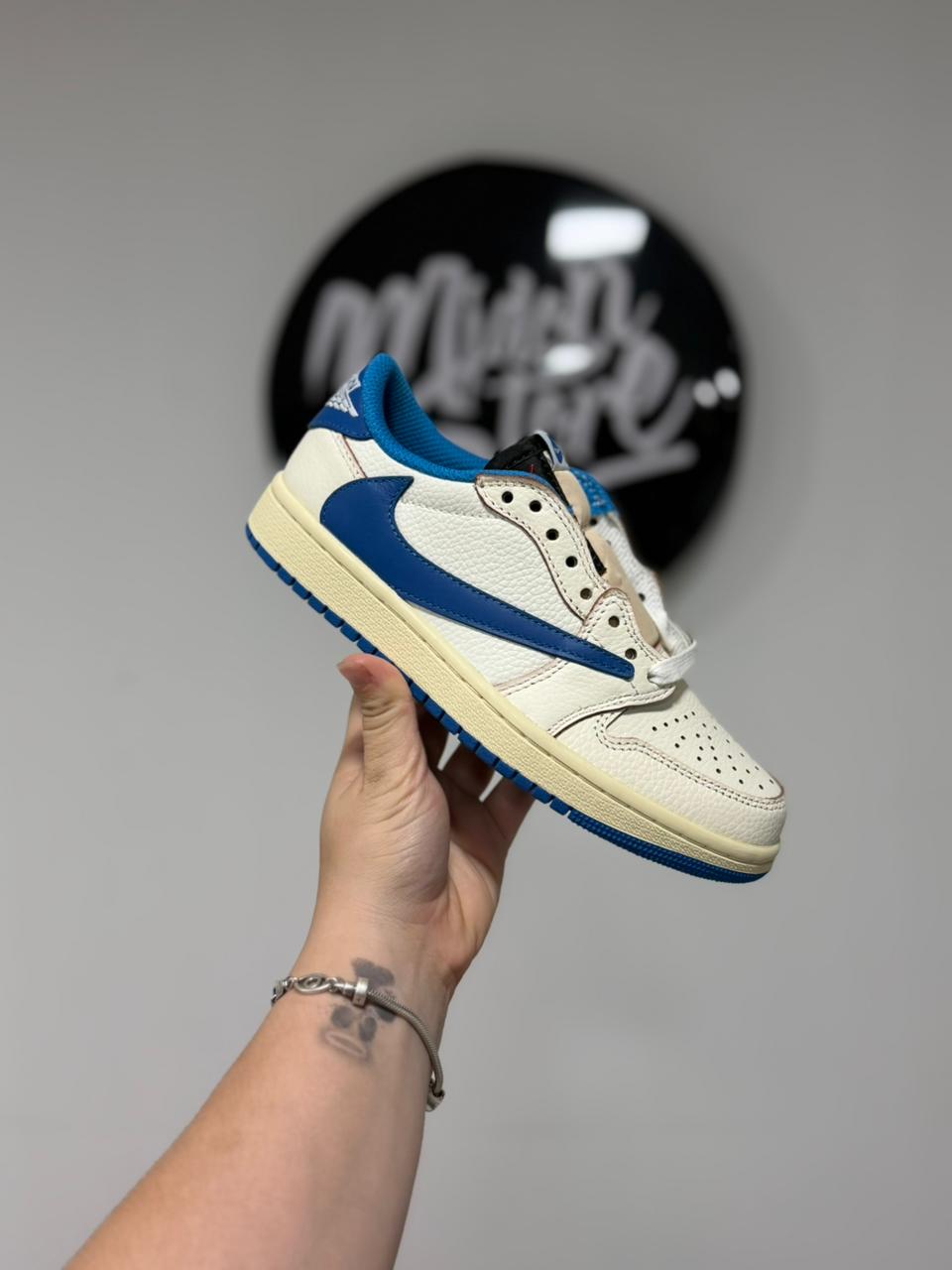 Fragment x Travis Scott x Air Jordan 1 Low OG SP "Sail Military Blue" (34, Pronta Entrega)