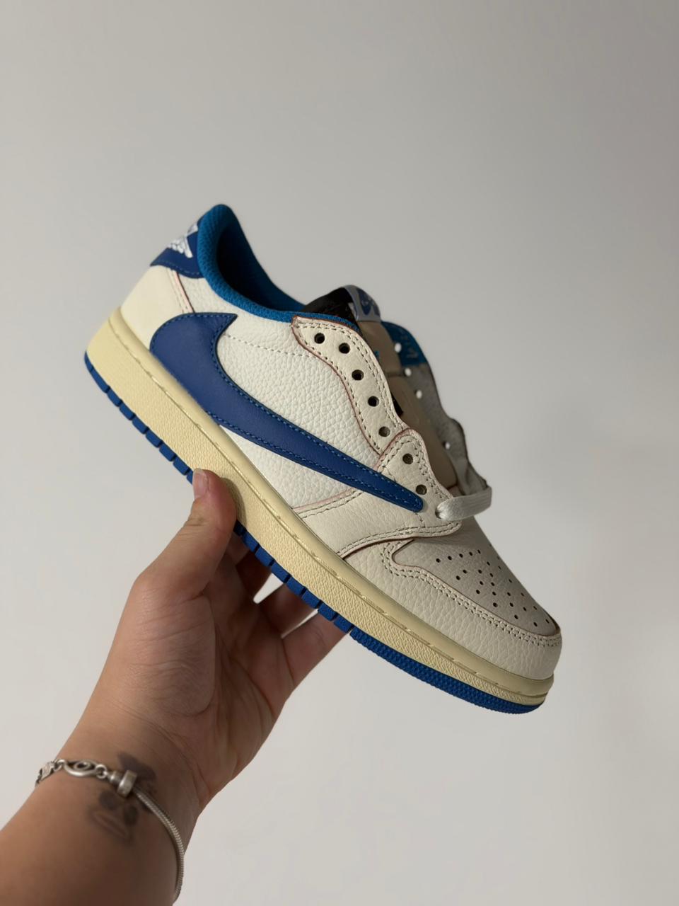 Fragment x Travis Scott x Air Jordan 1 Low OG SP "Sail Military Blue" (34, Pronta Entrega)