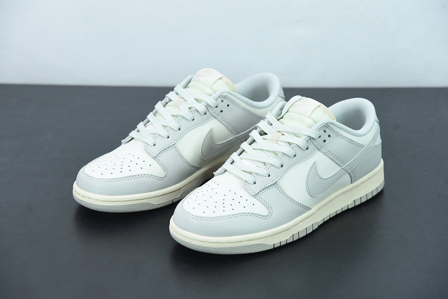 Nike Dunk Low “Light Bone”