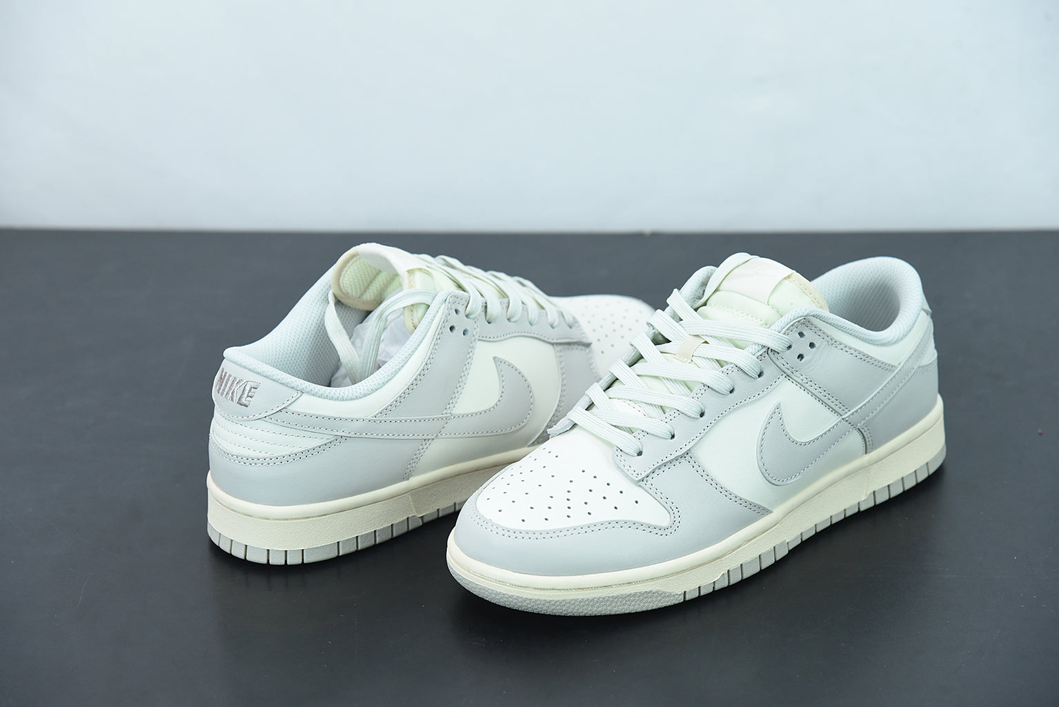 Nike Dunk Low “Light Bone”