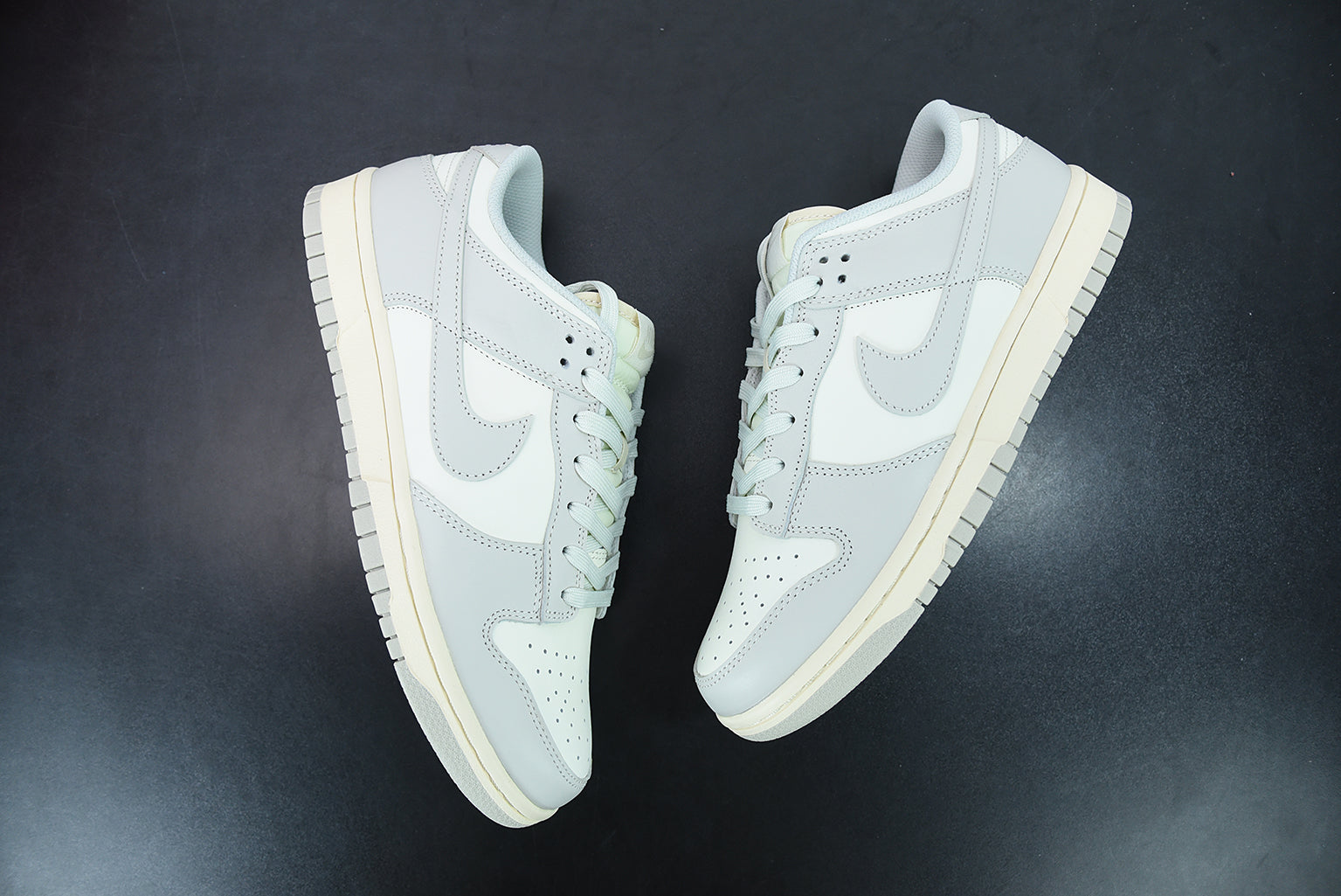 Nike Dunk Low “Light Bone”