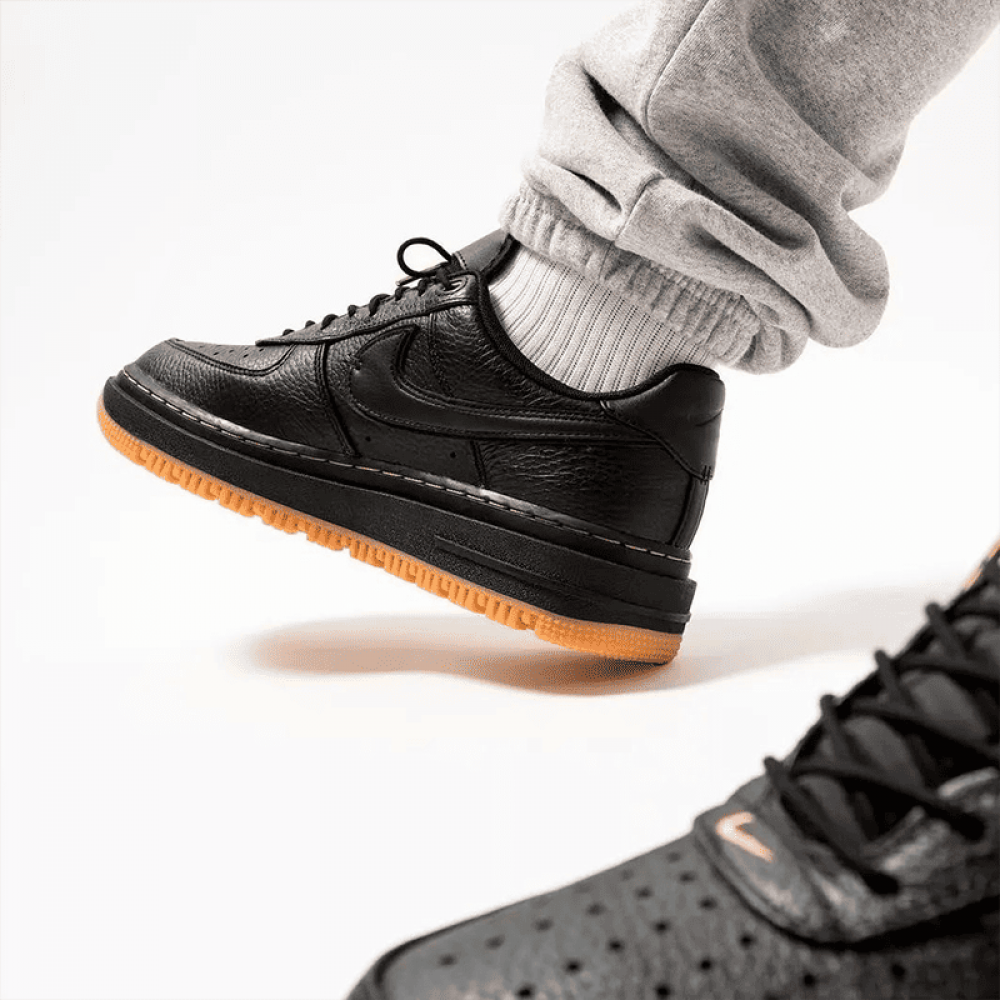Air Force 1 Luxe 'Black Gum'
