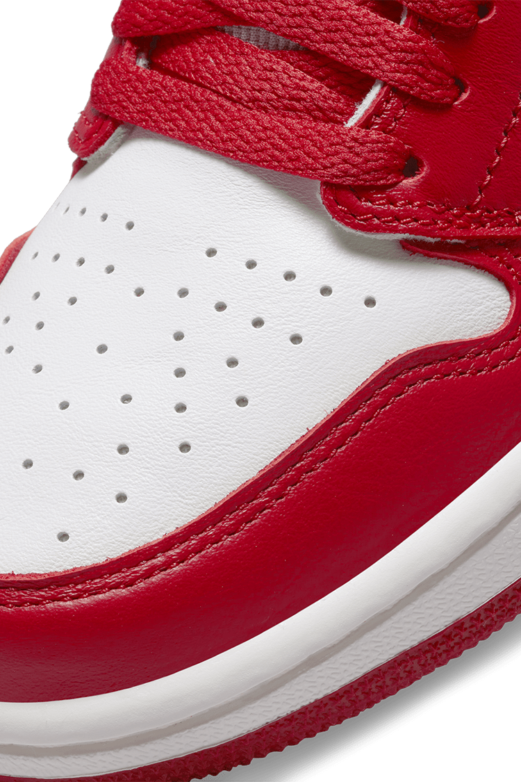 WMNS Nike Jordan 1 Retro High "Varsity Red" foto 2