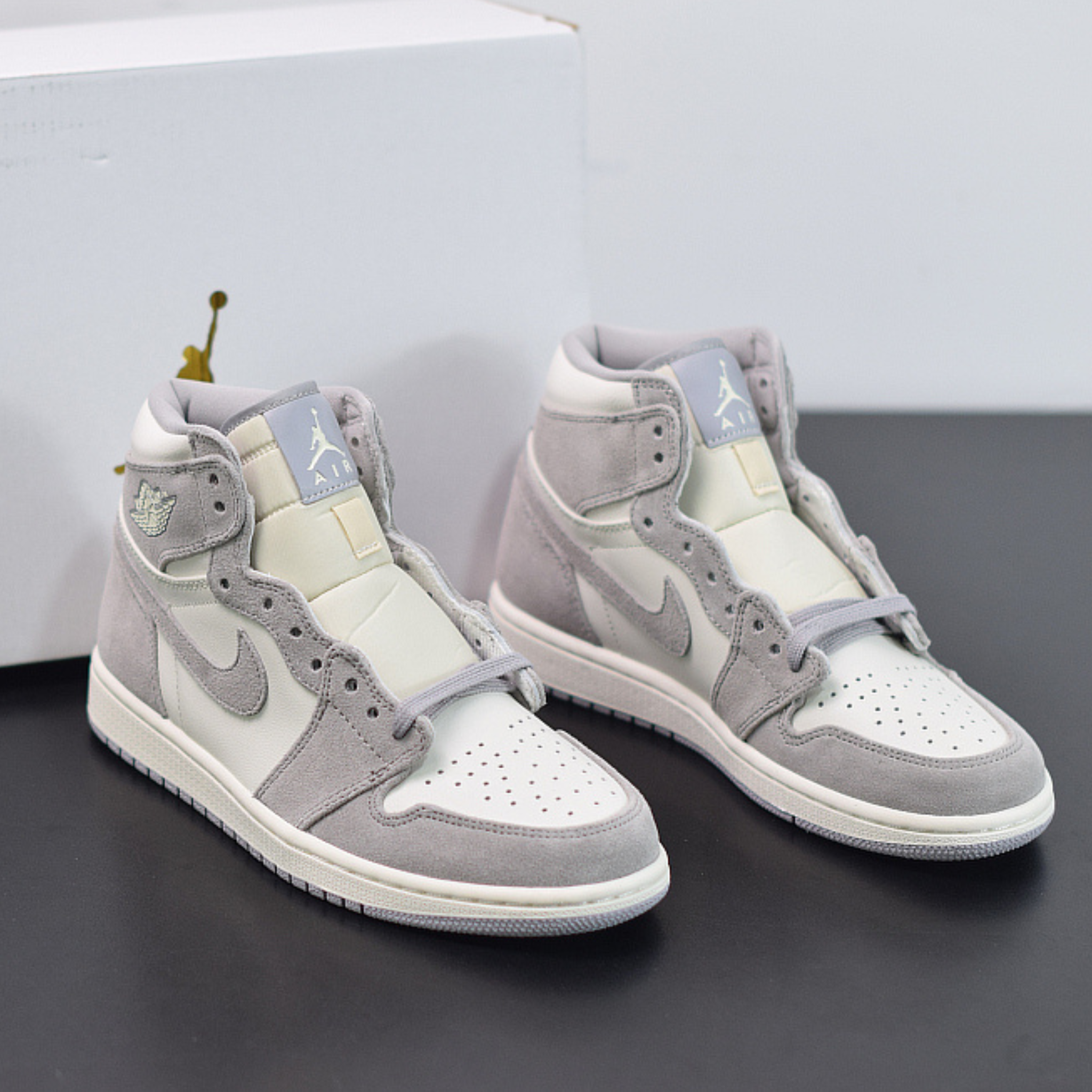 WMNS Nike Air Jordan 1 Retro High "Pale Ivory"