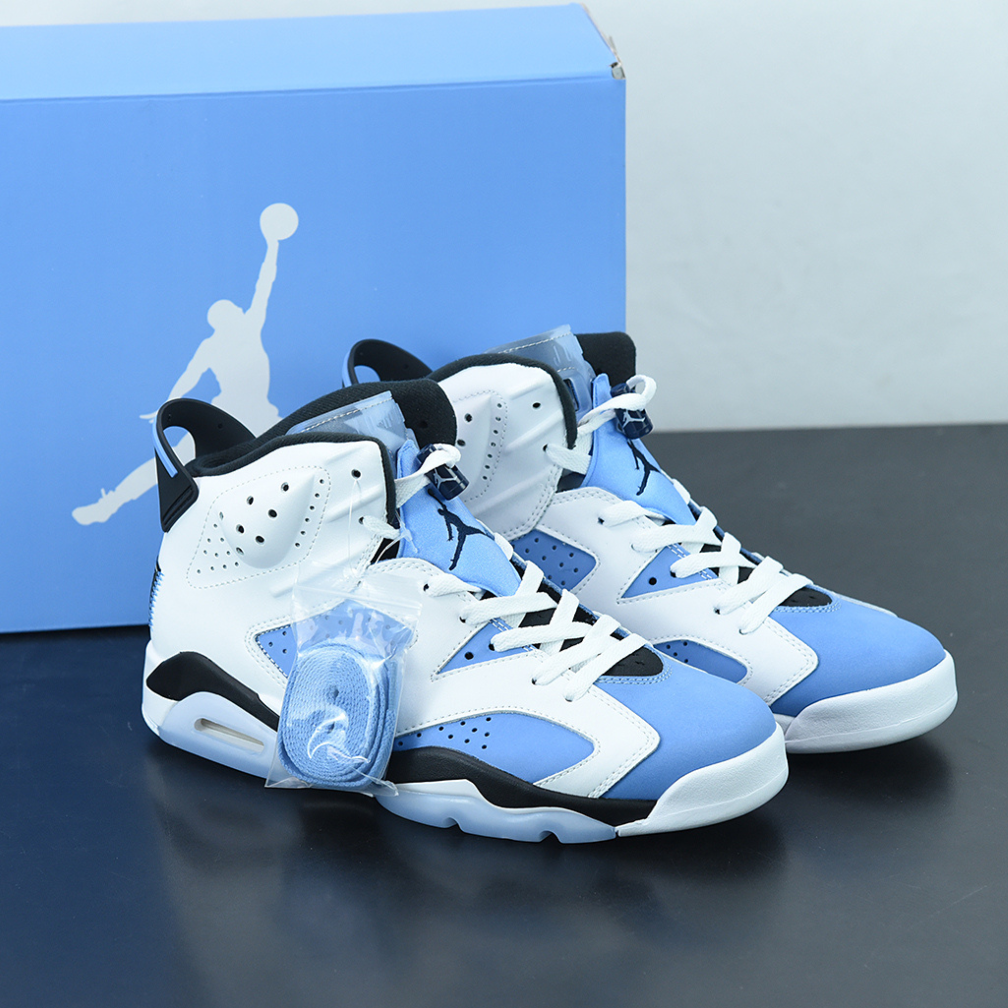 Nike Air Jordan 6 Retro "UNC"