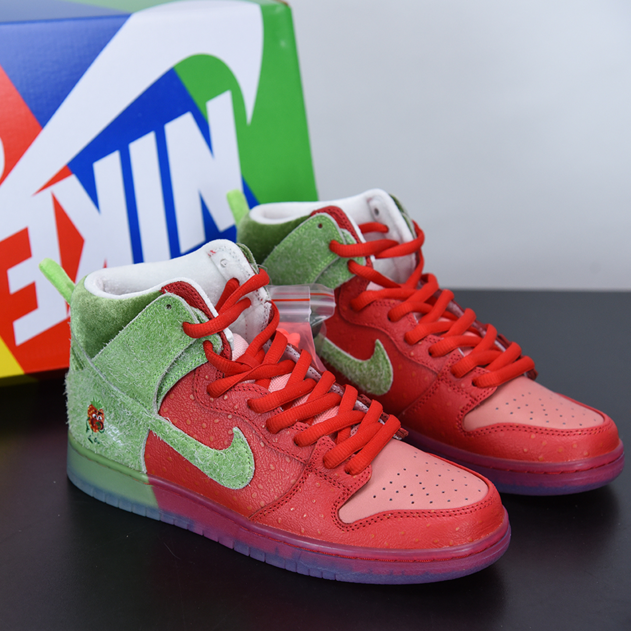 Nike Dunk High SB "Strawberry Cough"