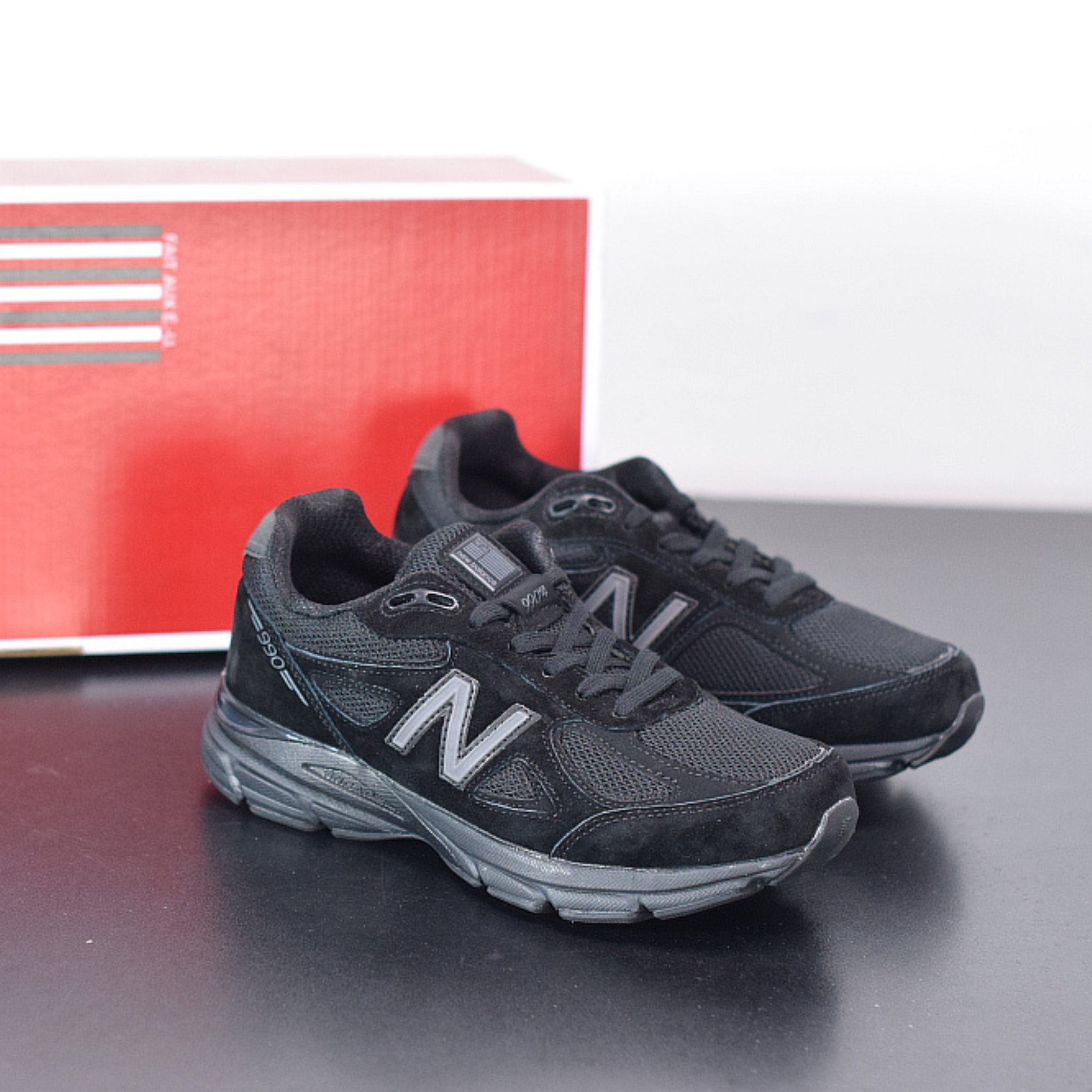 New Balance M990v4 "All Black"