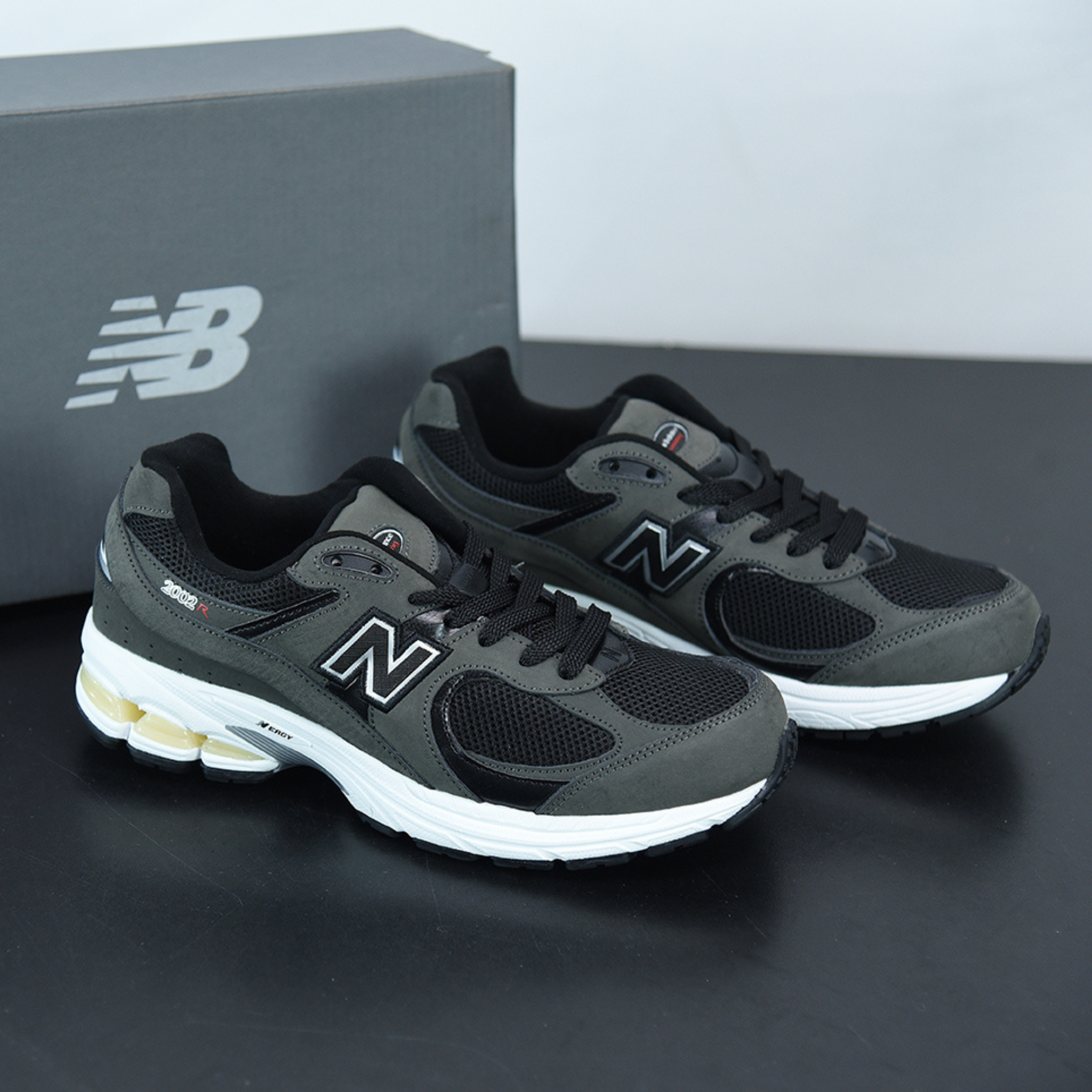 New Balance 2002R "Black Grey"