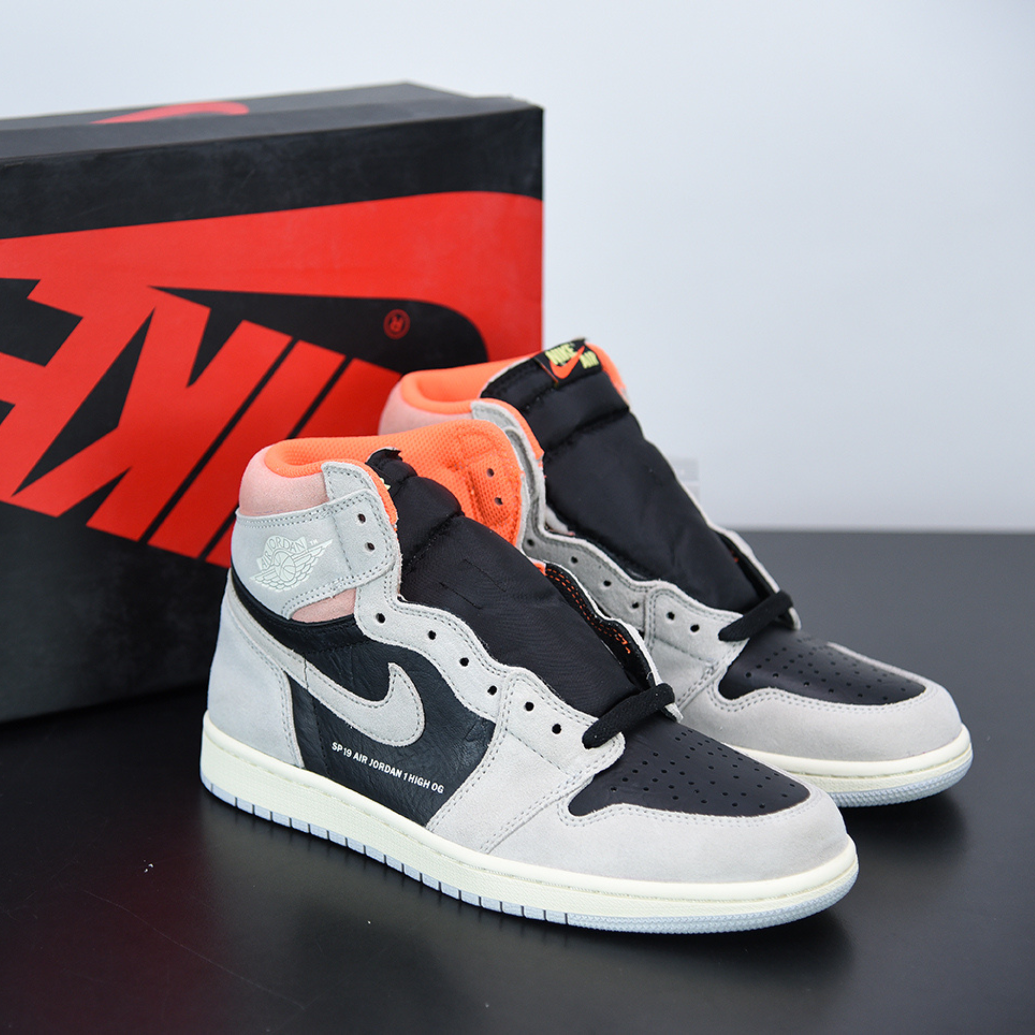 Nike Air Jordan 1 Retro High Neutral "Grey Hyper Crimson"