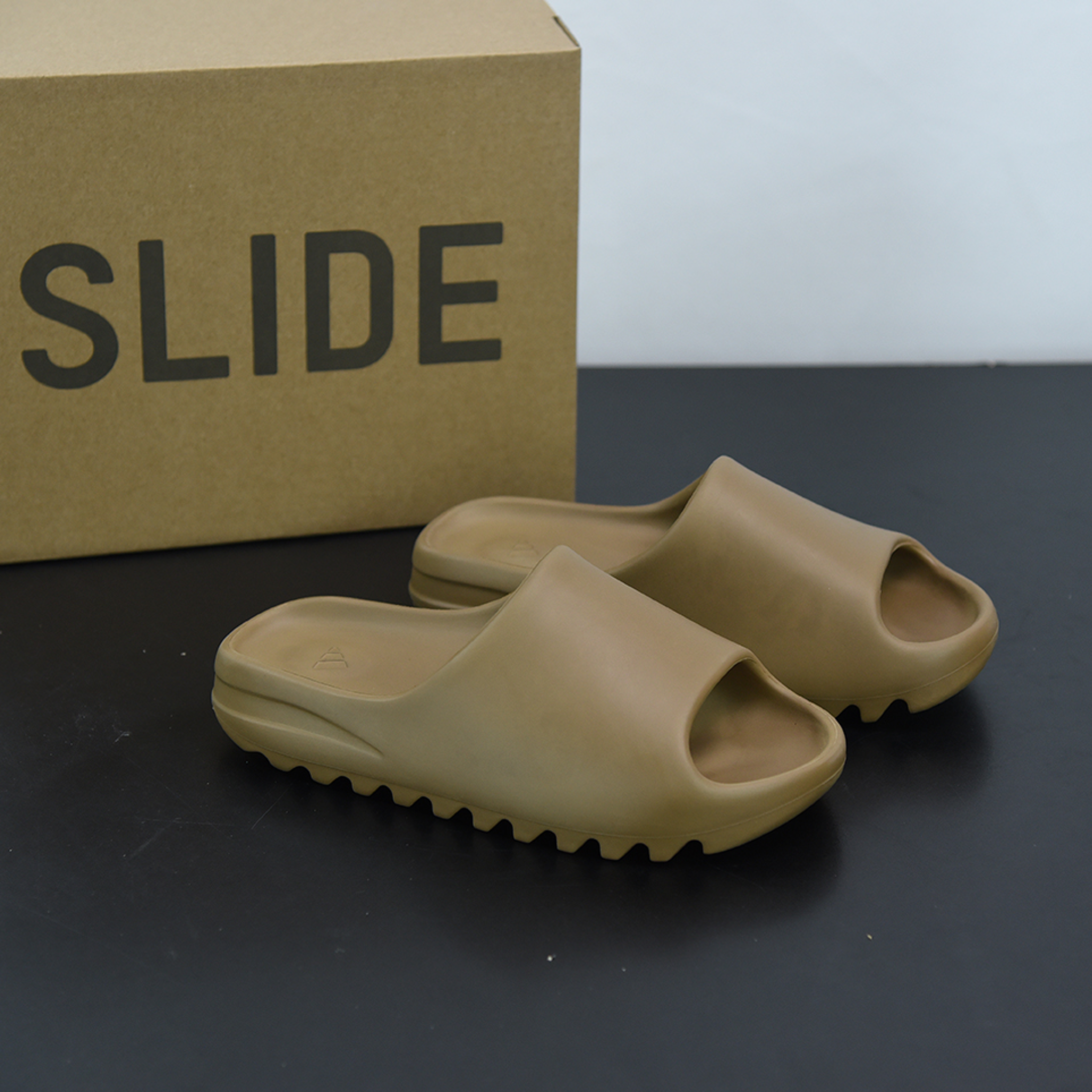 Yeezy Slide "Core"