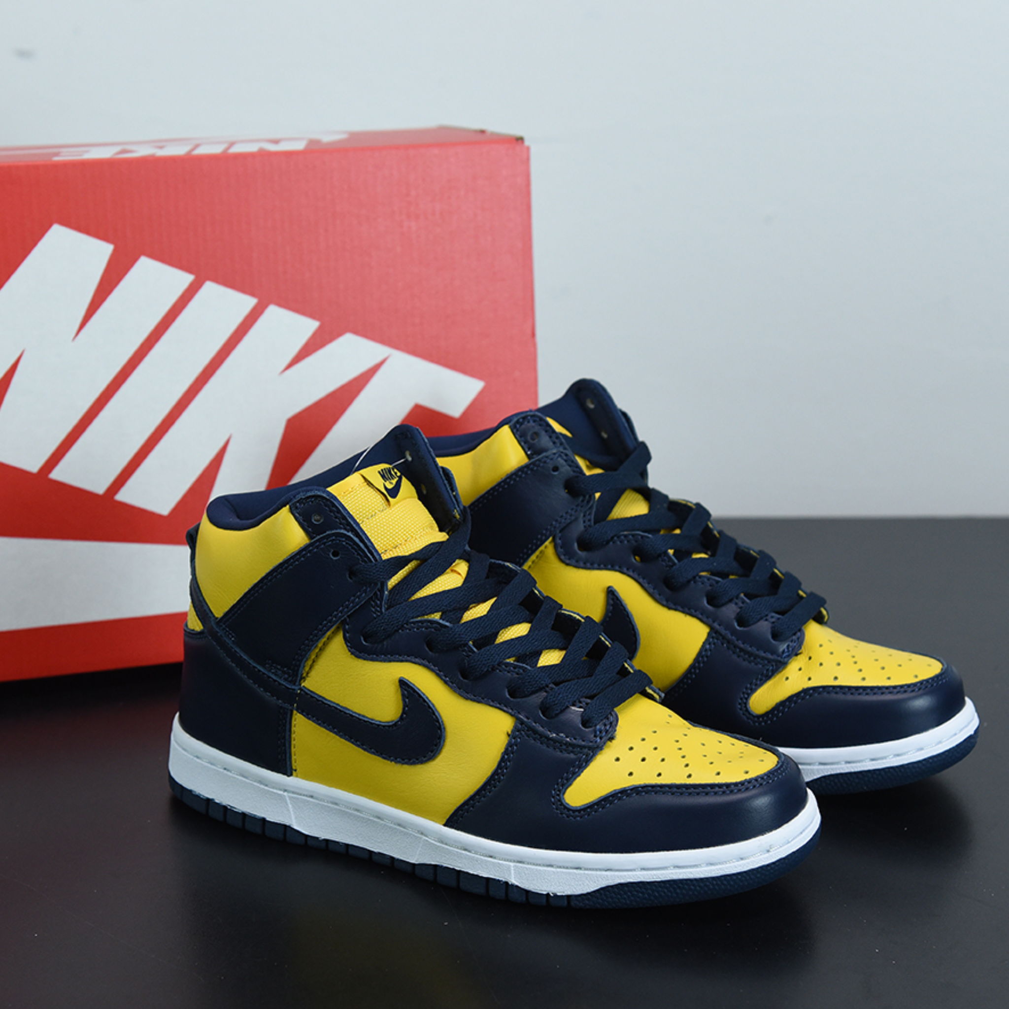 Nike SB Dunk High Pro "Maize and Black"