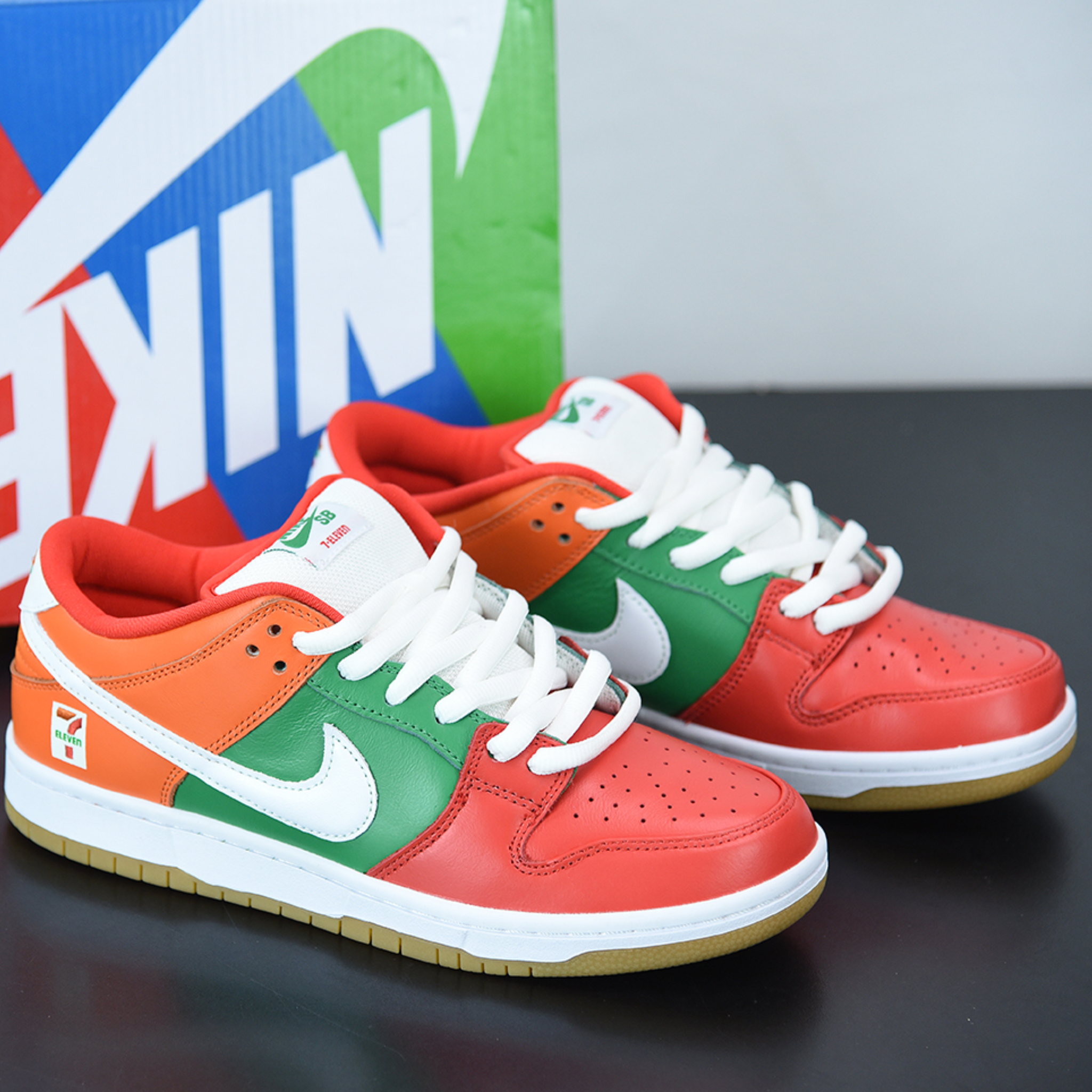 Nike SB Dunk Low "7-Eleven"