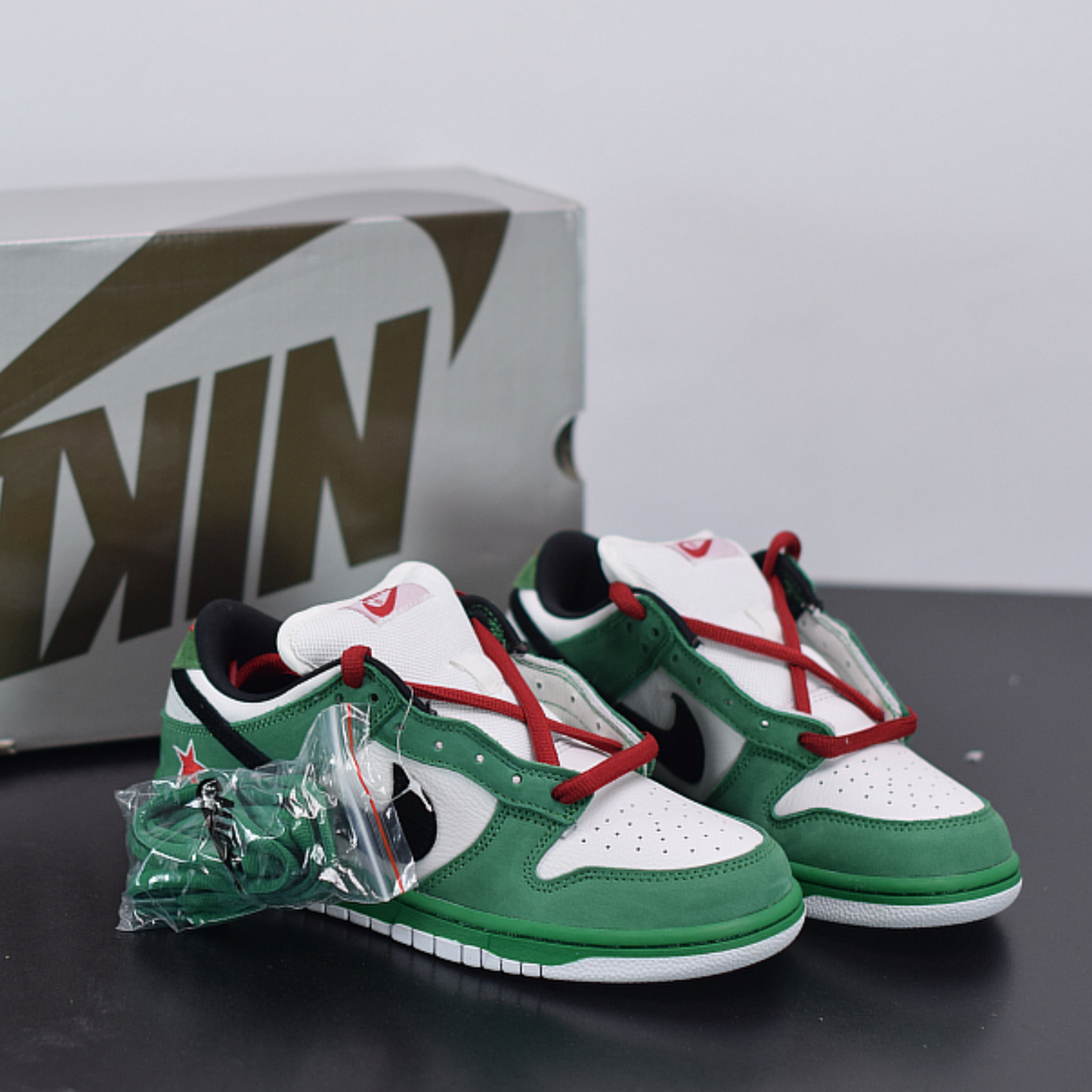 Nike SB Dunk "Heineken"