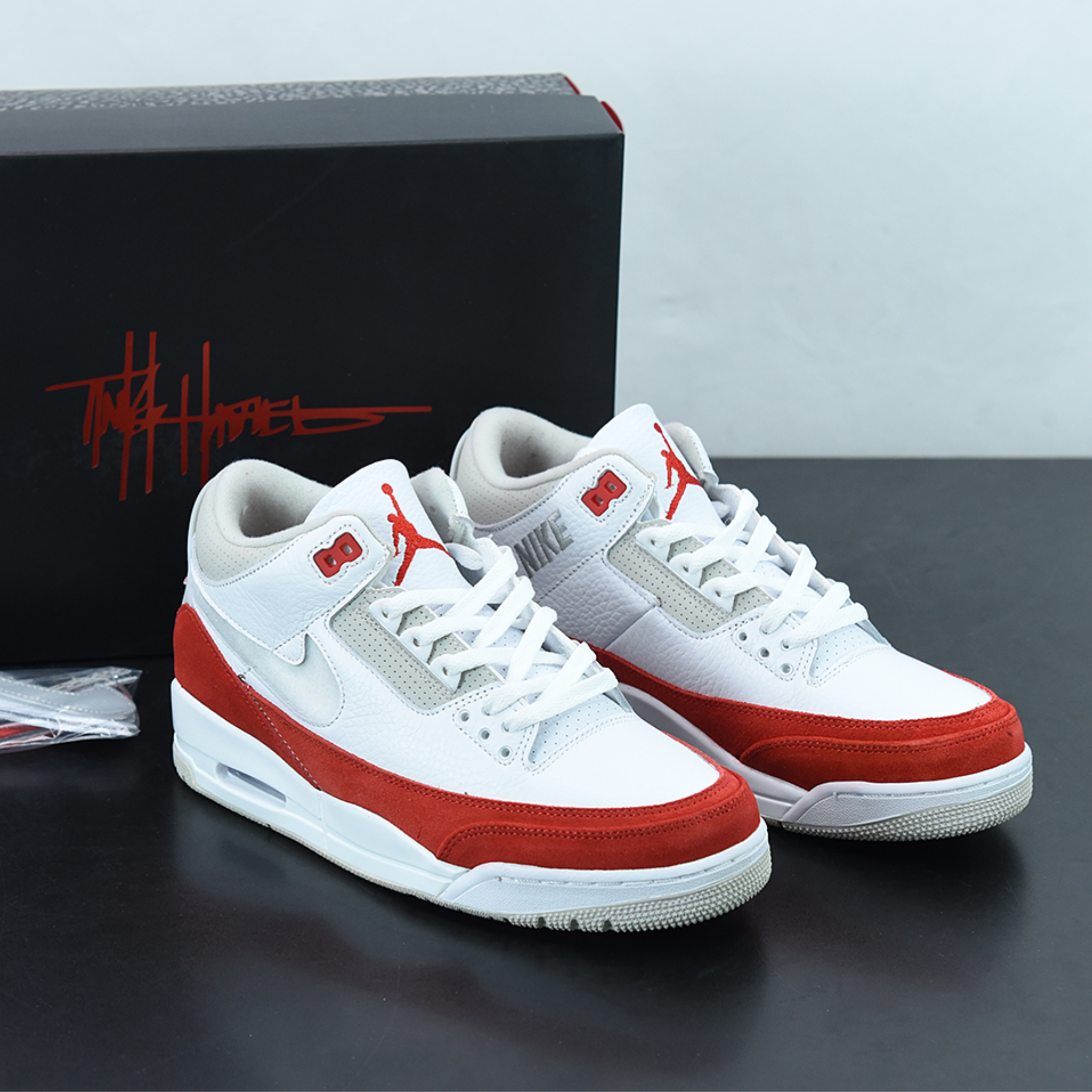 Nike Air Jordan 3 Retro "Tinker White University Red"