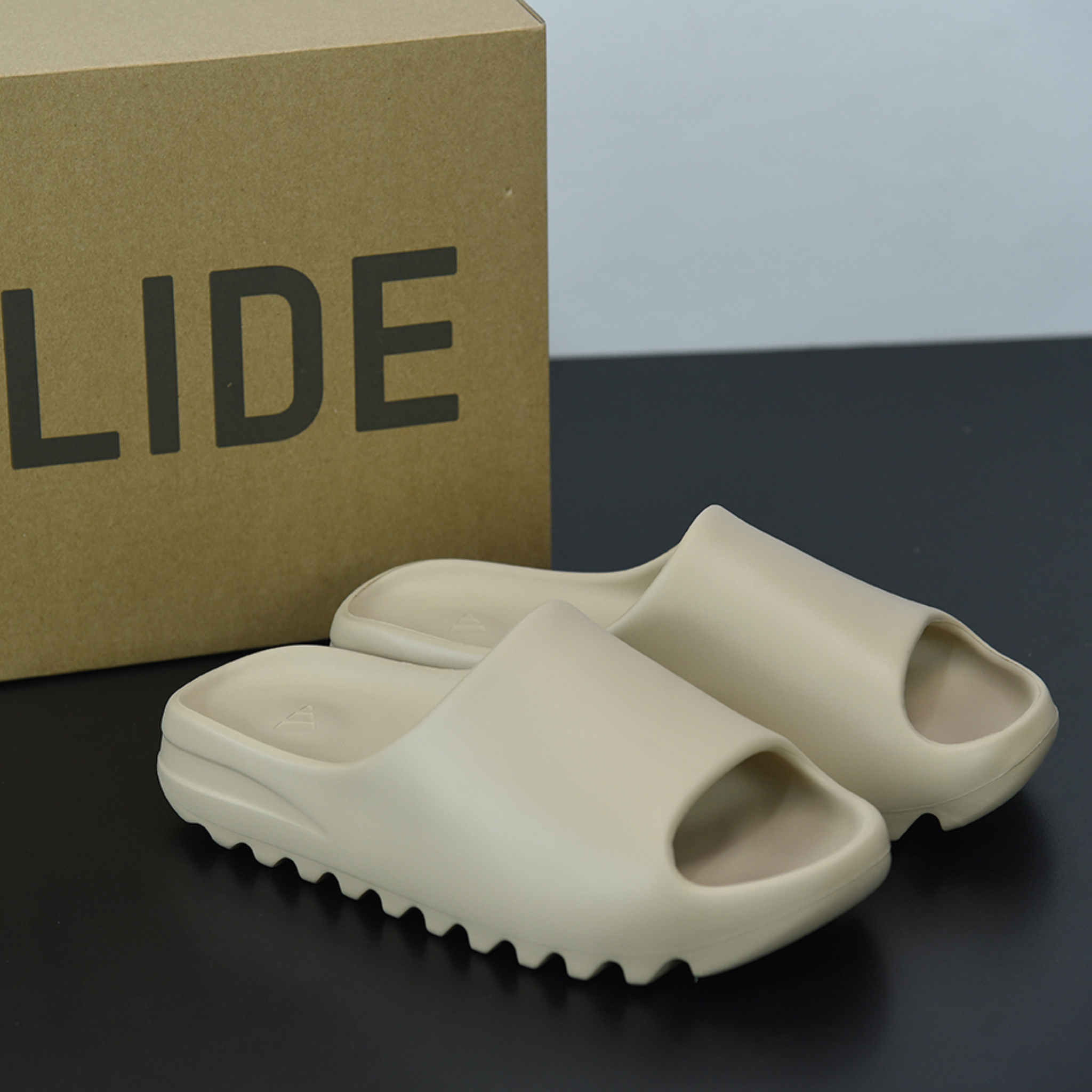 Yeezy Slide "Pure"