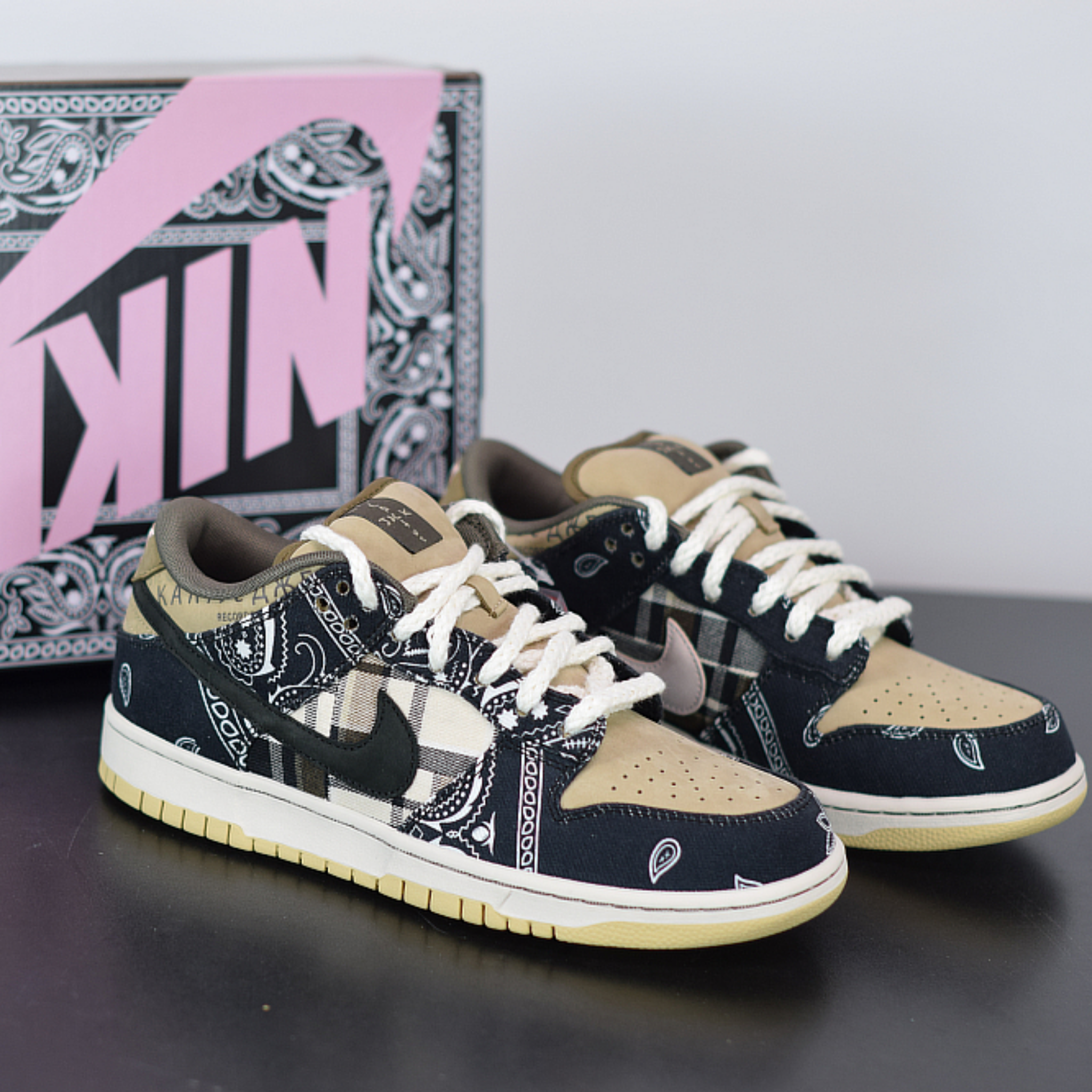 Nike Dunk Low x Travis Scott "Cactus Jack "