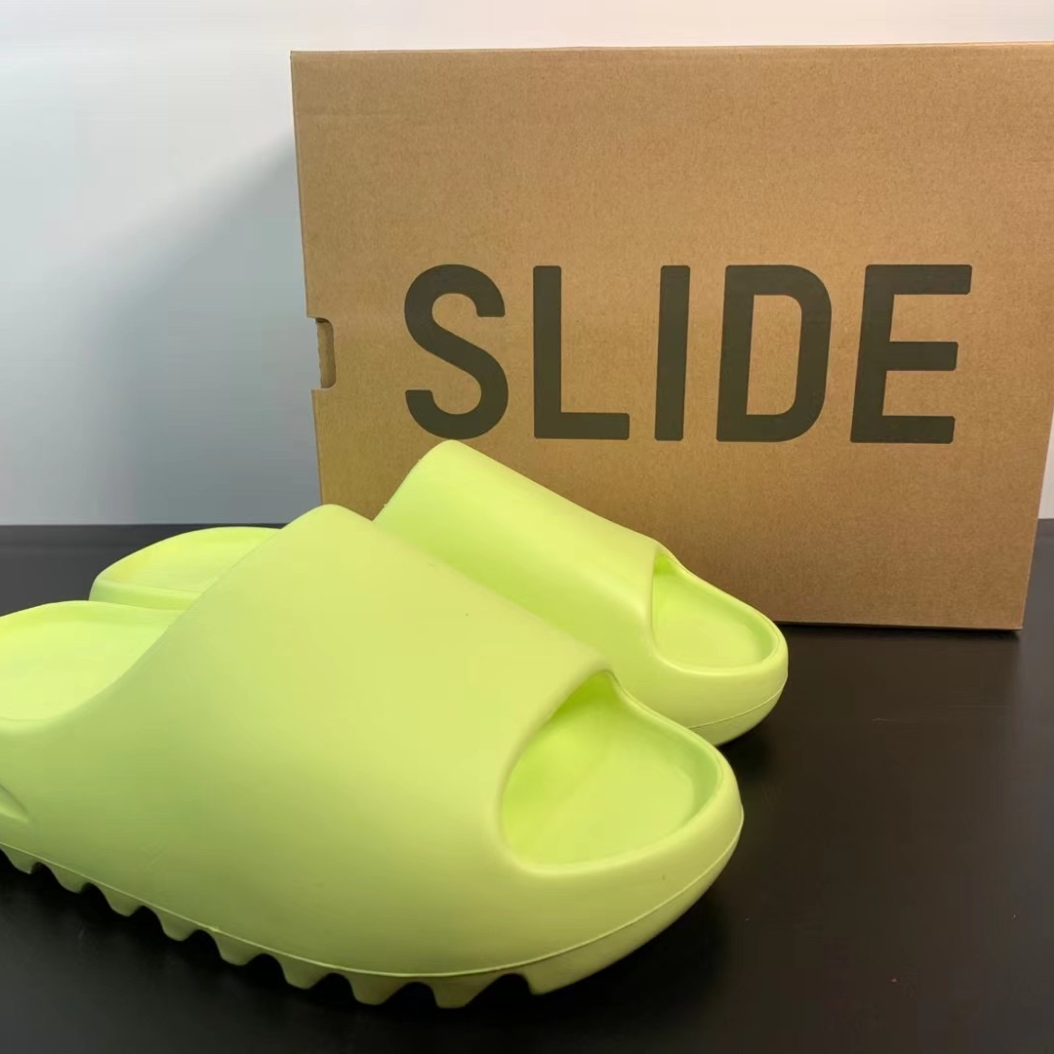 Yeezy Slide "Glow Green"