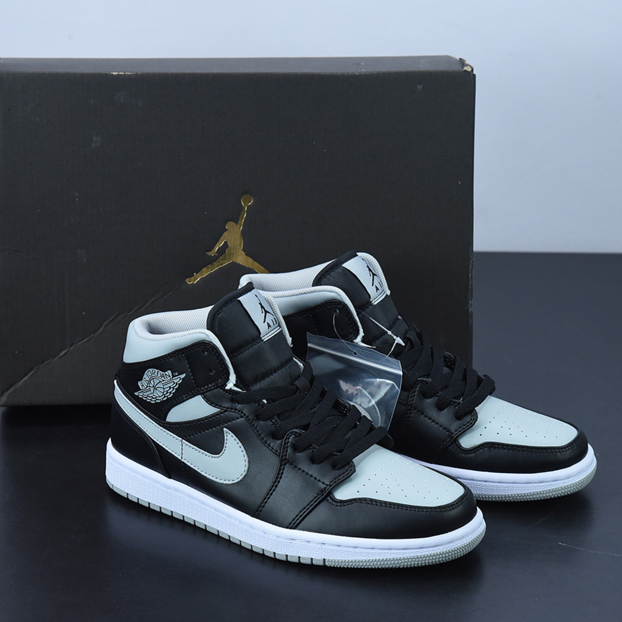 WMNS Nike Air Jordan 1 Mid "Shadow"