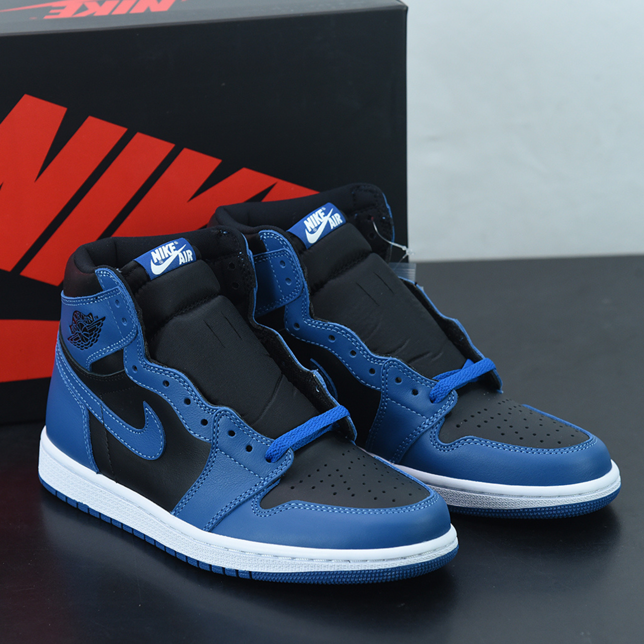 Nike Air Jordan 1 Retro High OG "Dark Marina Blue"