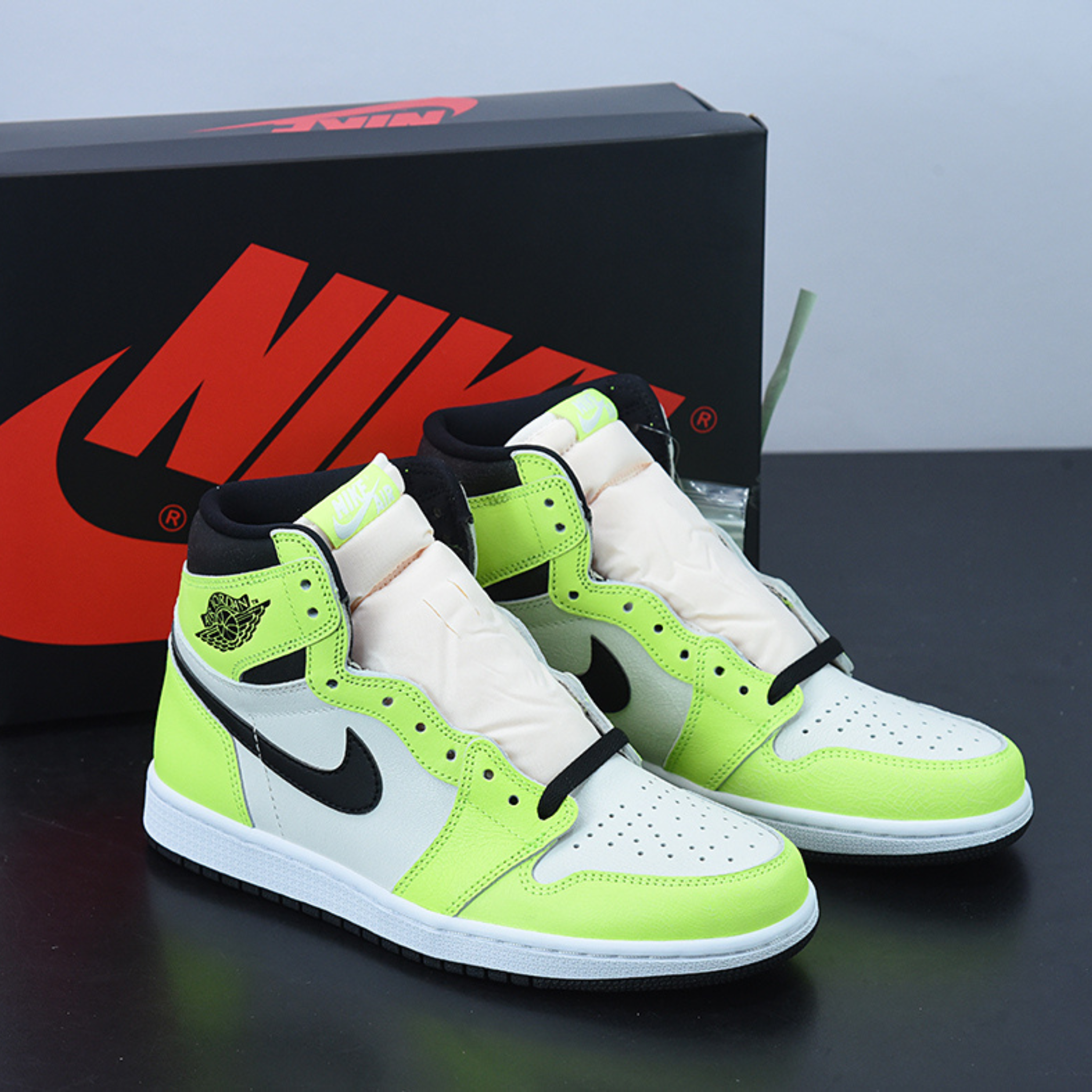 Nike Air Jordan 1 Retro High OG "Visionaire Volt"