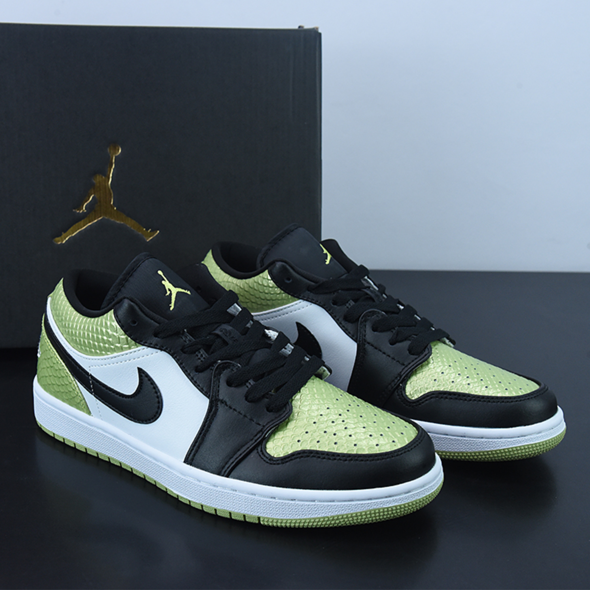 Nike Air Jordan 1 Low "Vivid Green Snakeskin"