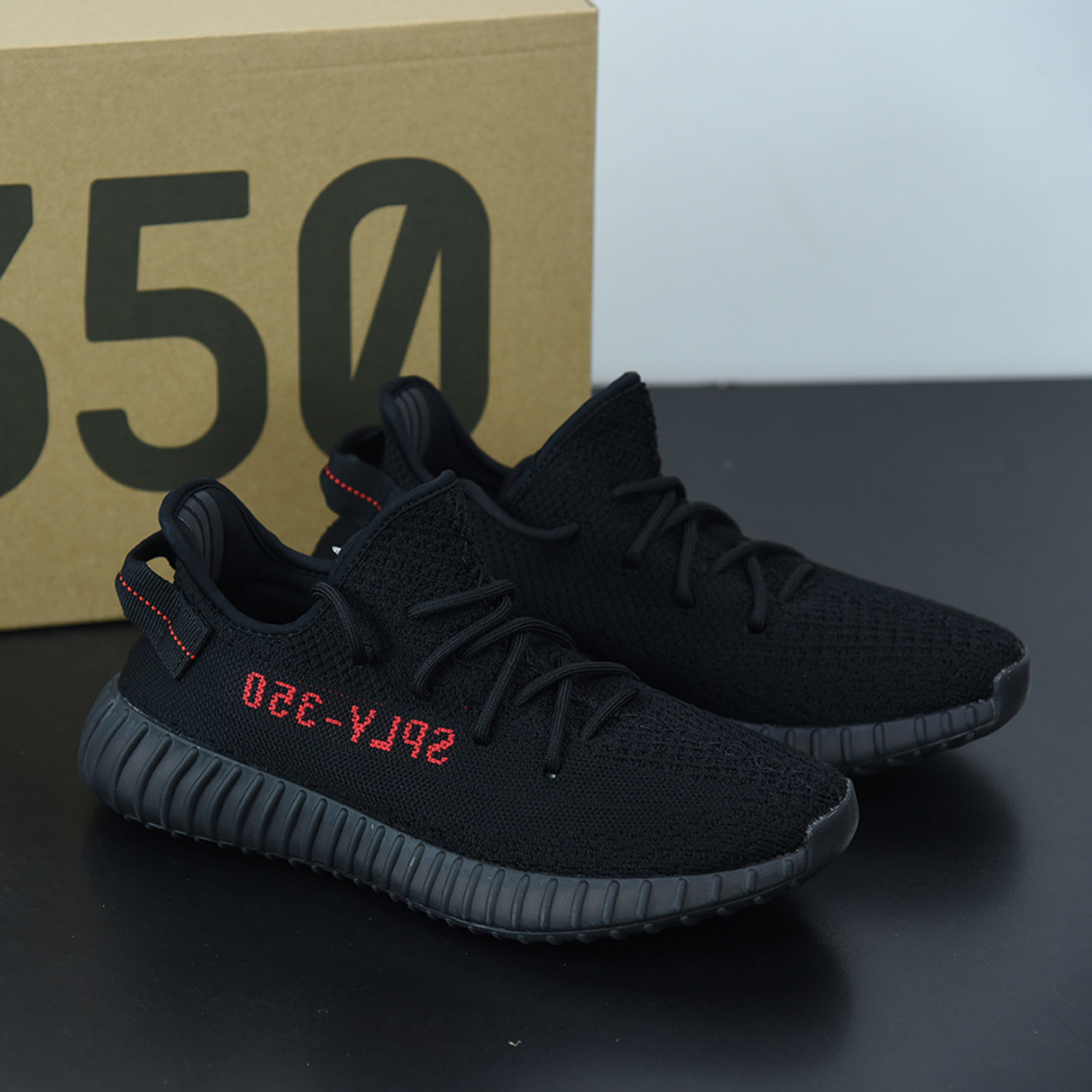 Yeezy Boost 350 v2 "Black Red"(Bred)