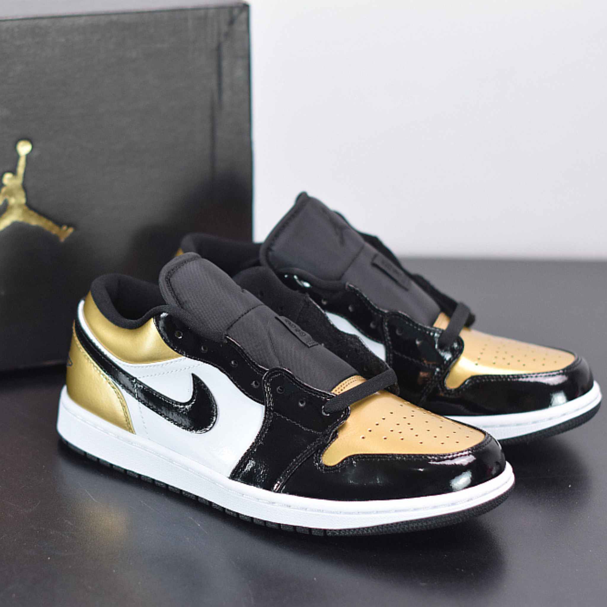 Nike Air Jordan 1 Low "Metallic Gold"