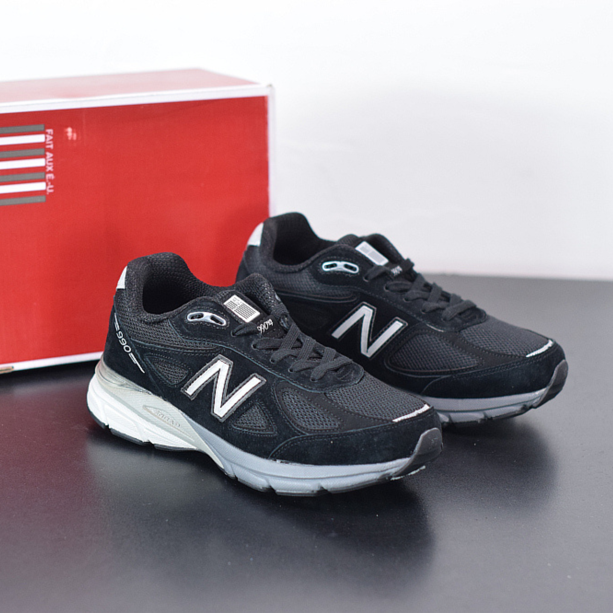 New Balance Womans W990v4 "All Black"