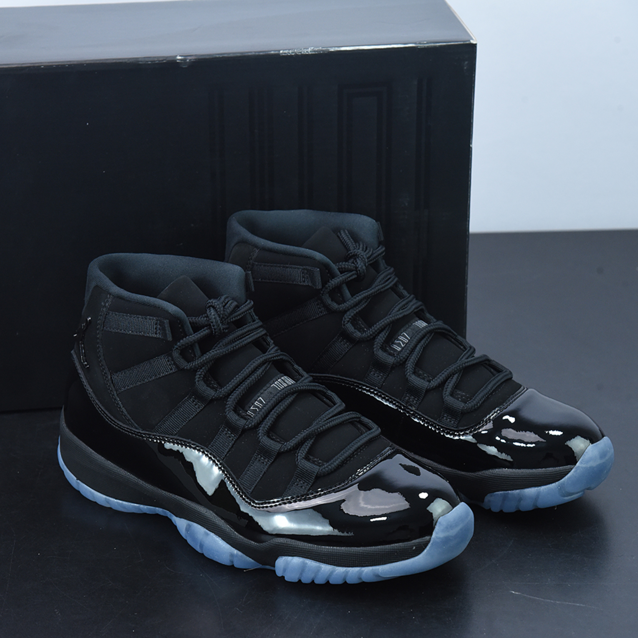 Nike Air Jordan 11 "Cap and Gown"