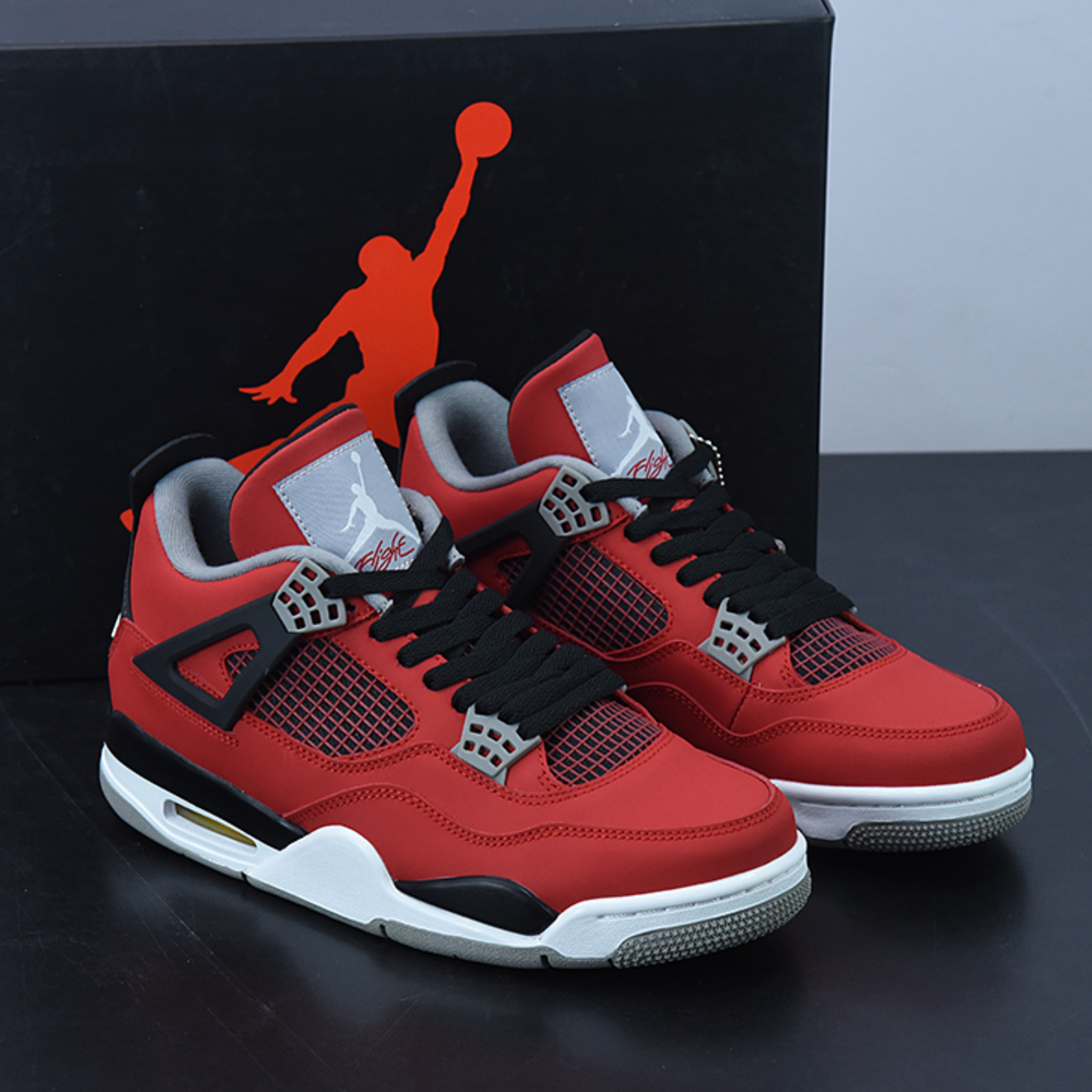 Nike Air Jordan 4 Rêtro "Toro Bravo"