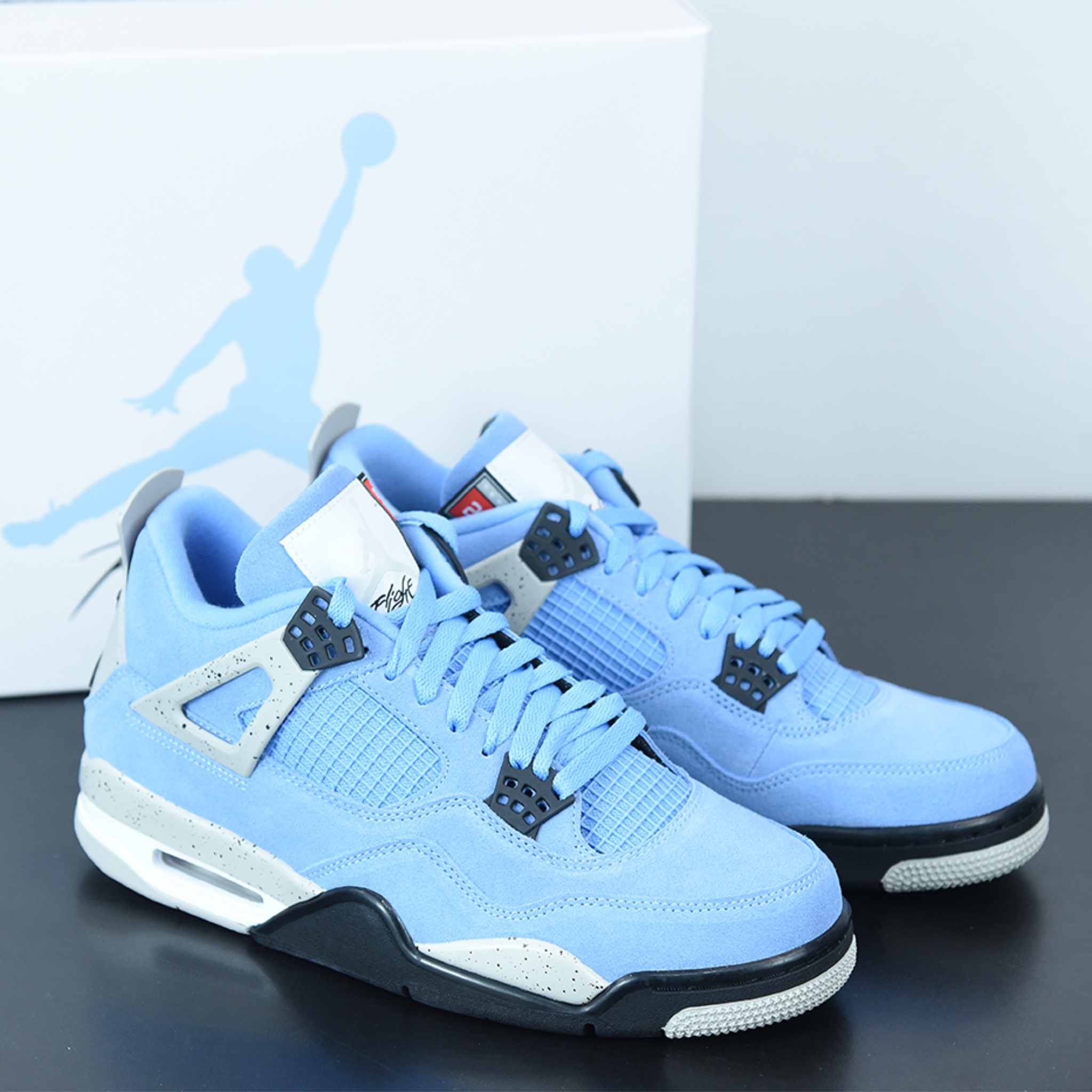 Nike Air Jordan 4 Retro "University Blue"