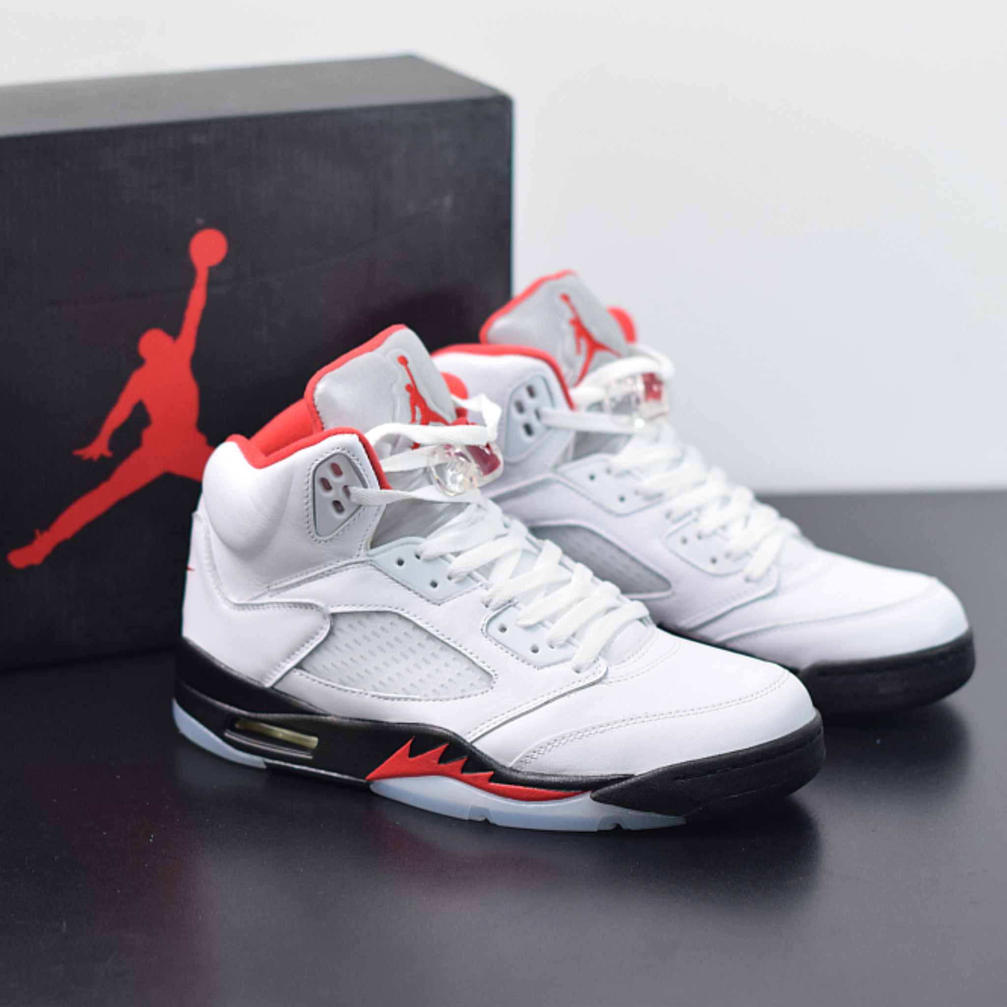 Nike Air Jordan 5 "Fire Red"