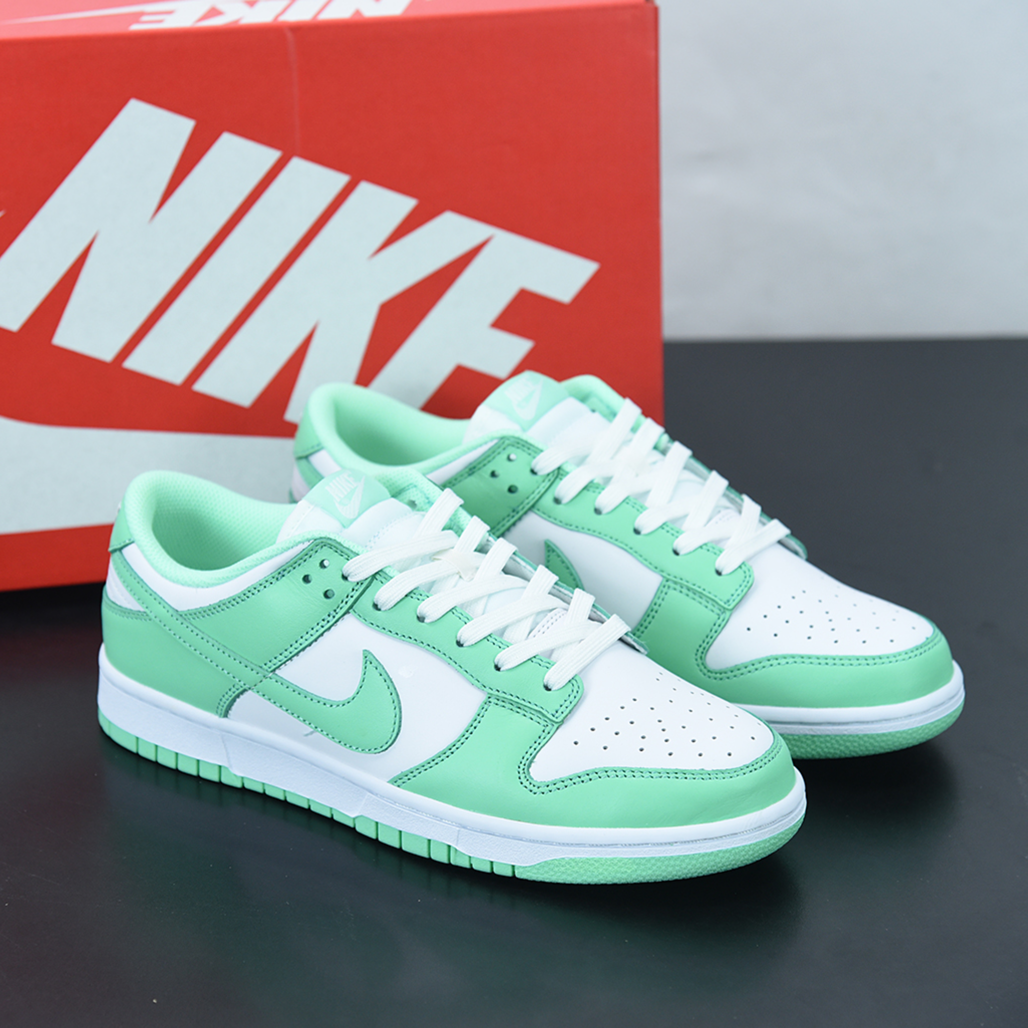 Nike WMNS Dunk Low "Green Glow"