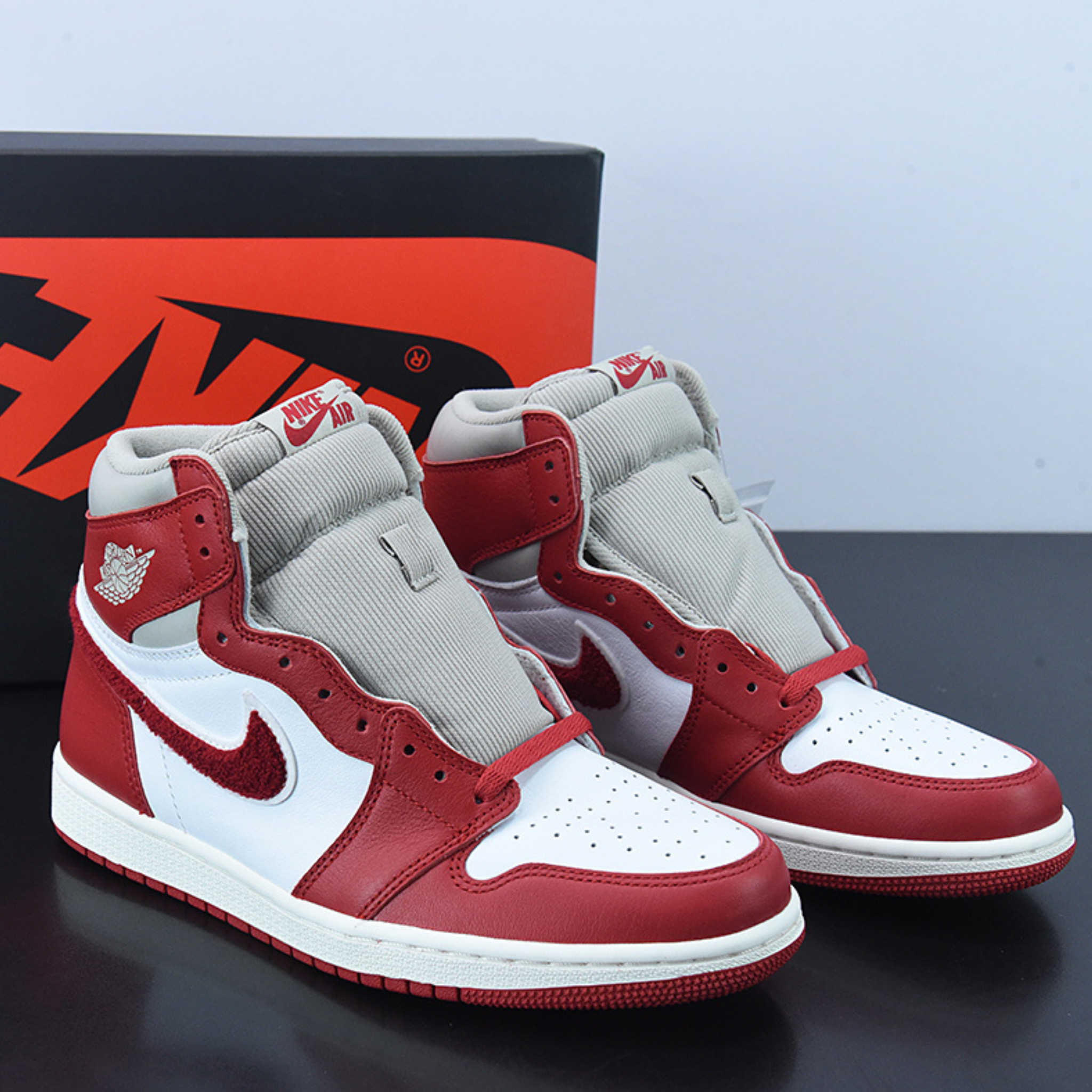 WMNS Nike Jordan 1 Retro High "Varsity Red"