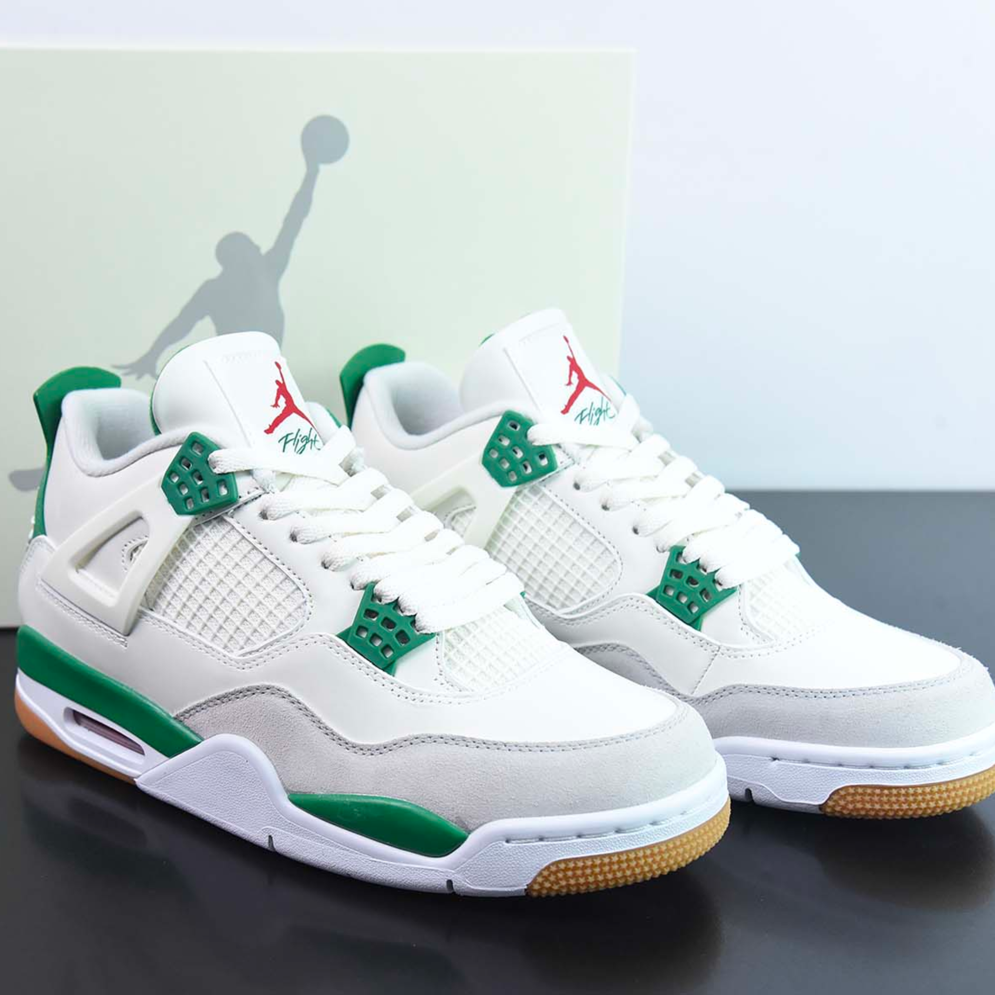 Nike Air Jordan 4 Retro SB "Pine Green"