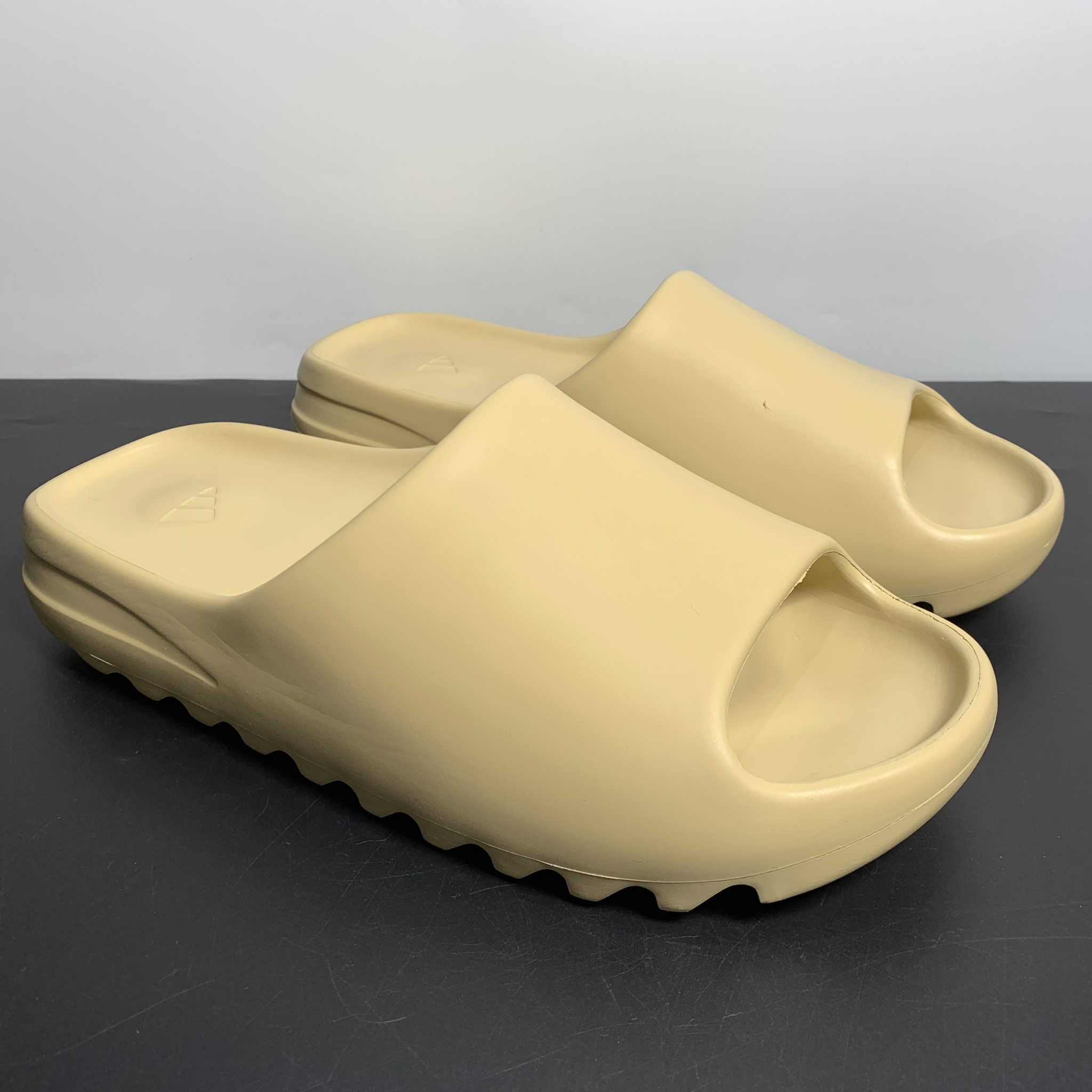 Yeezy Slide "Desert Sand"