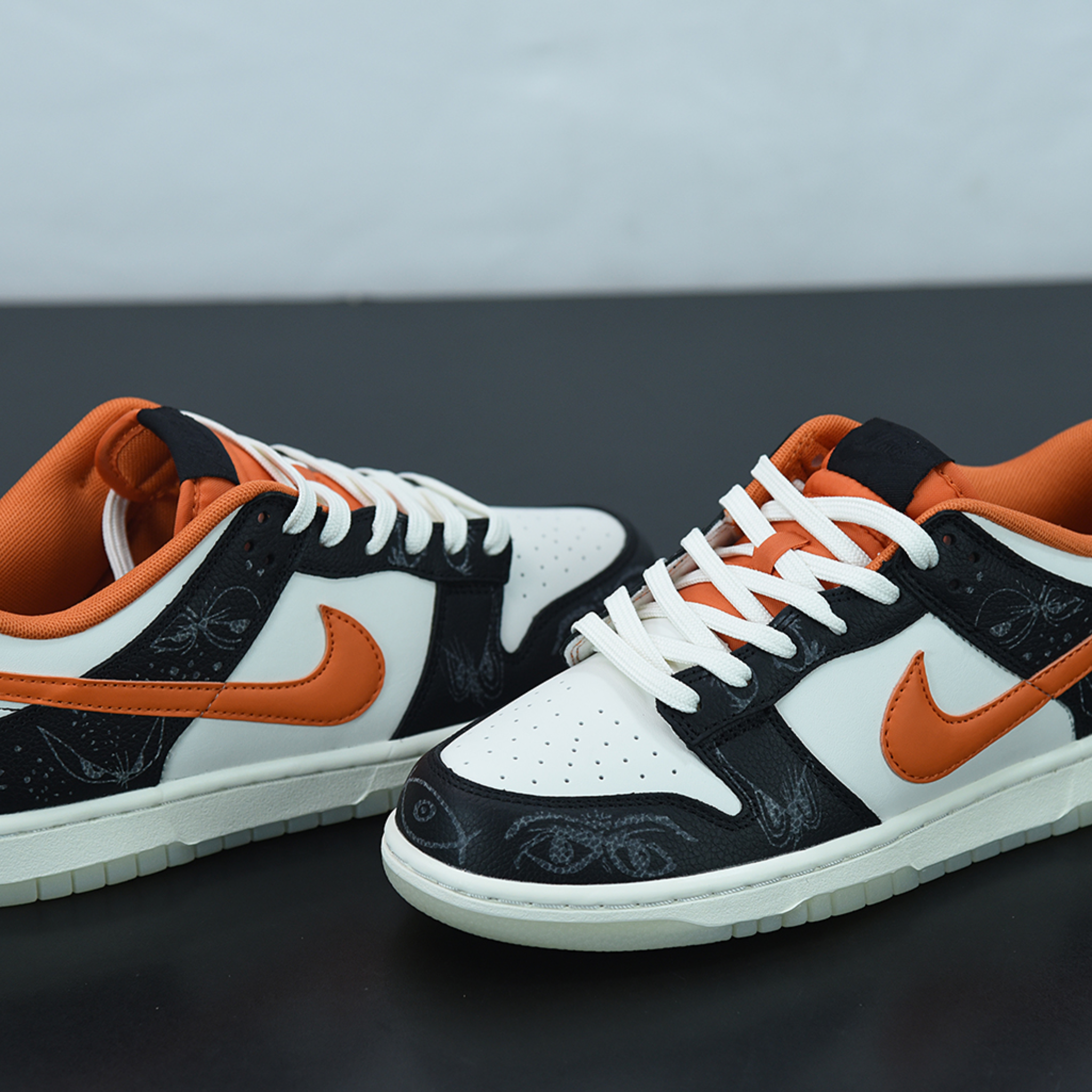 Nike Dunk Low "Halloween"