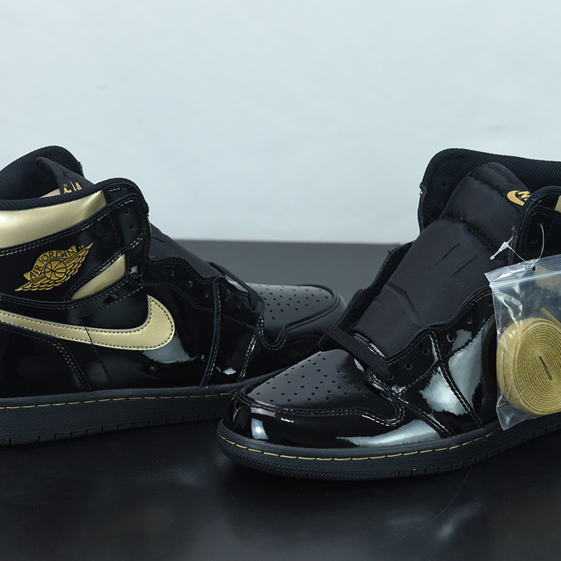 Nike Air Jordan 1 Retro High OG "Black Metallic Gold"