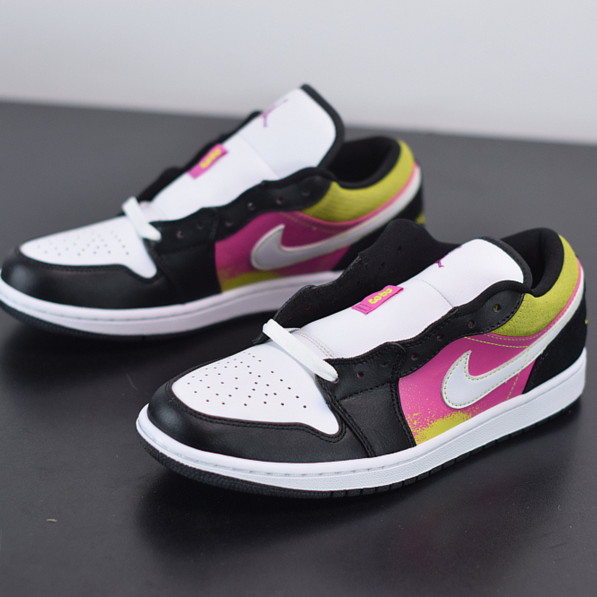 WMNS Nike Air Jordan 1 Low