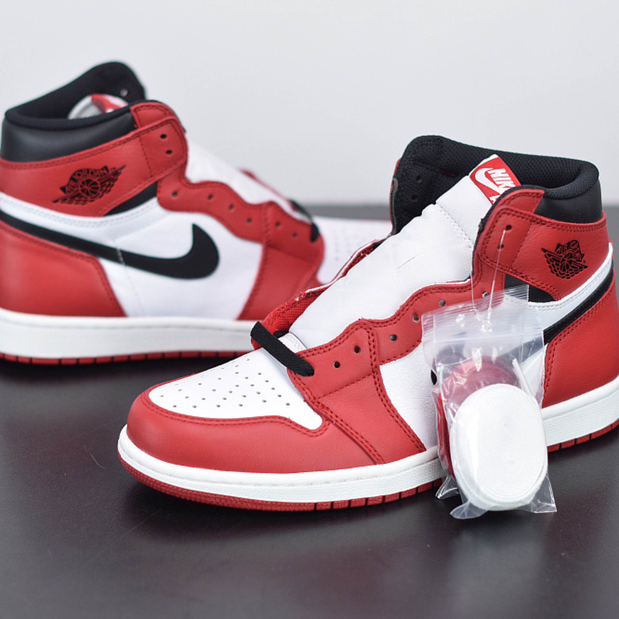 Nike Air Jordan 1 Retro High OG "Chicago"