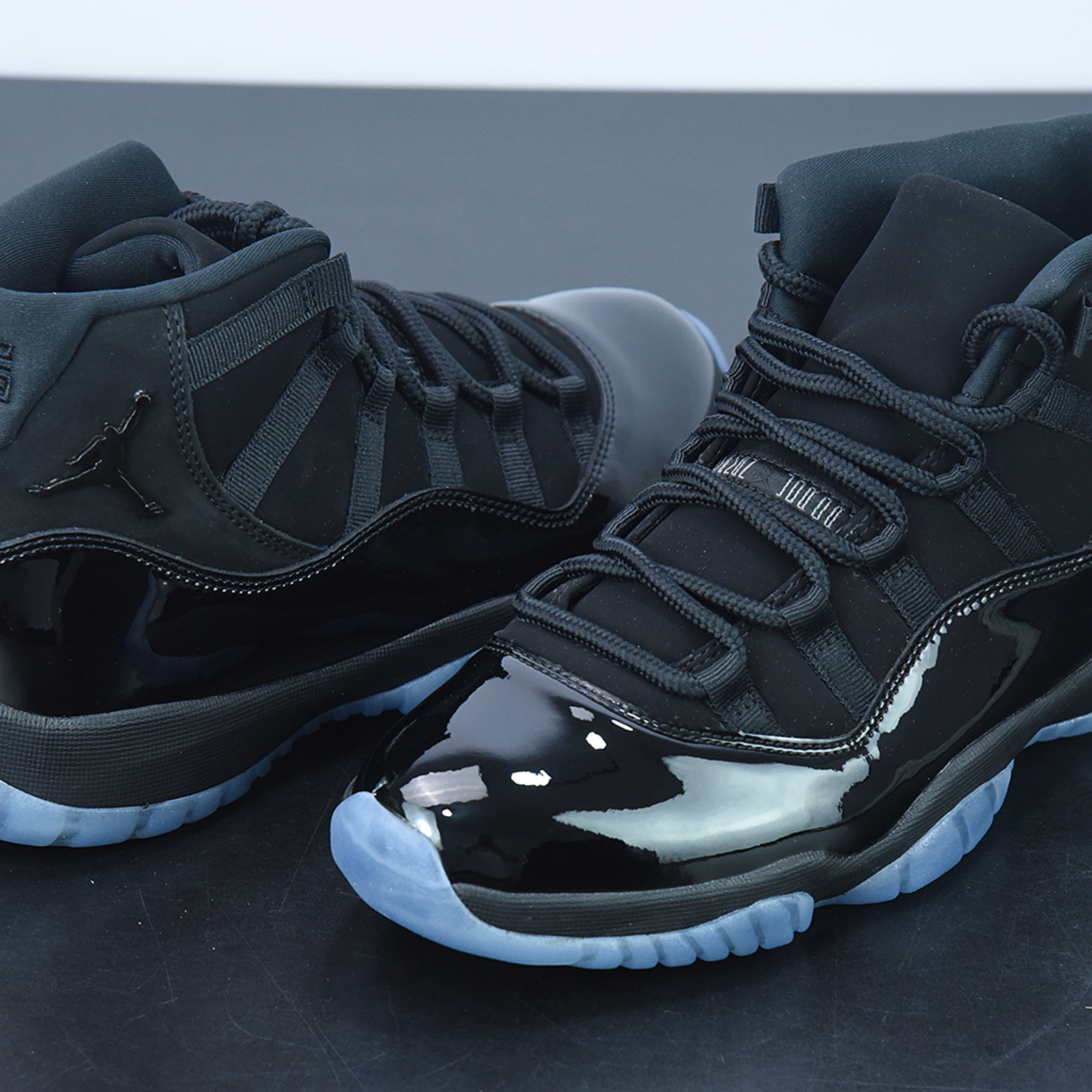 Nike Air Jordan 11 "Cap and Gown"