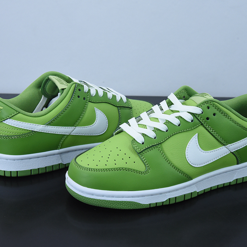 White hot sale green nikes