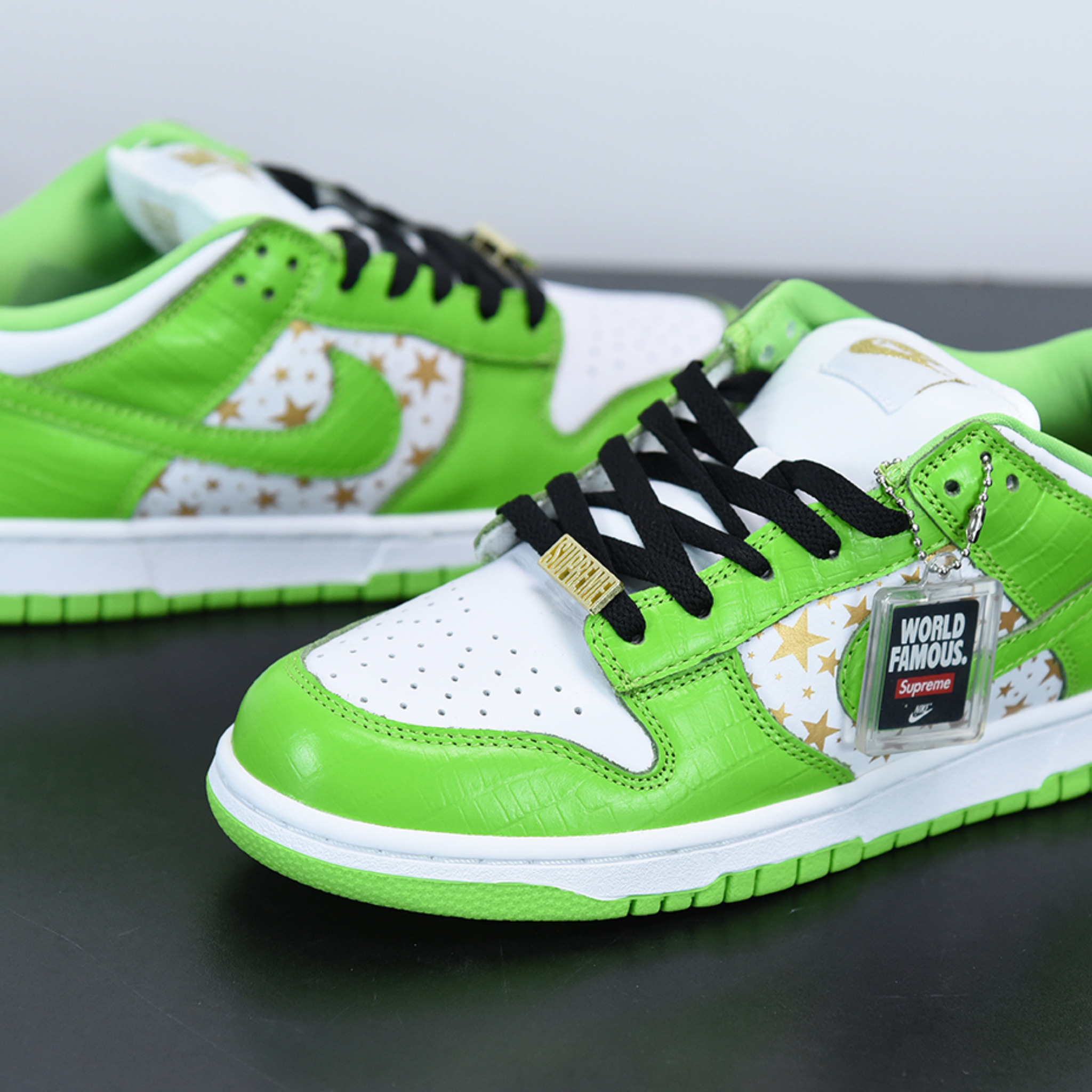 Nike Sb Dunk Low x Supreme "Green Stars"