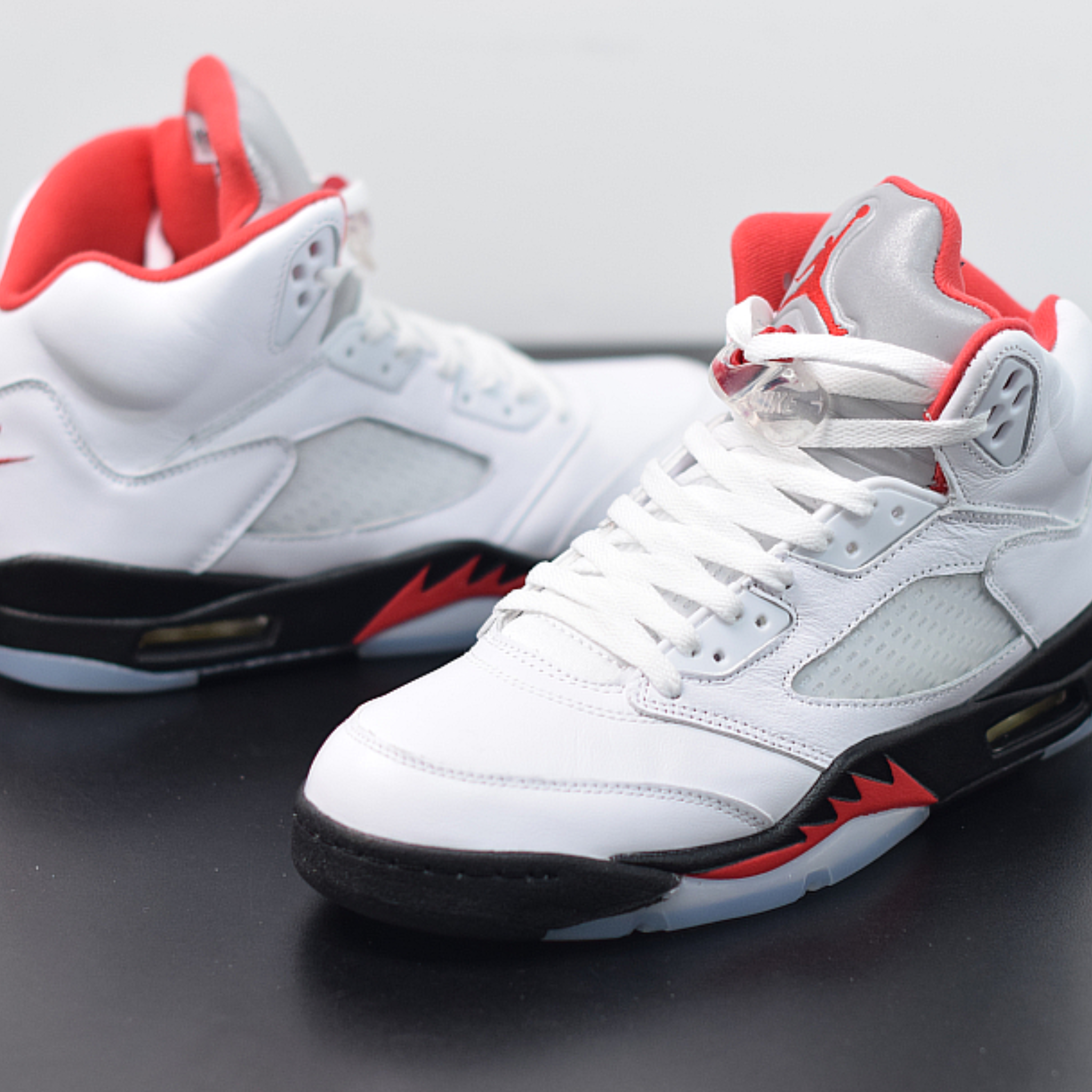 Nike Air Jordan 5 "Fire Red"