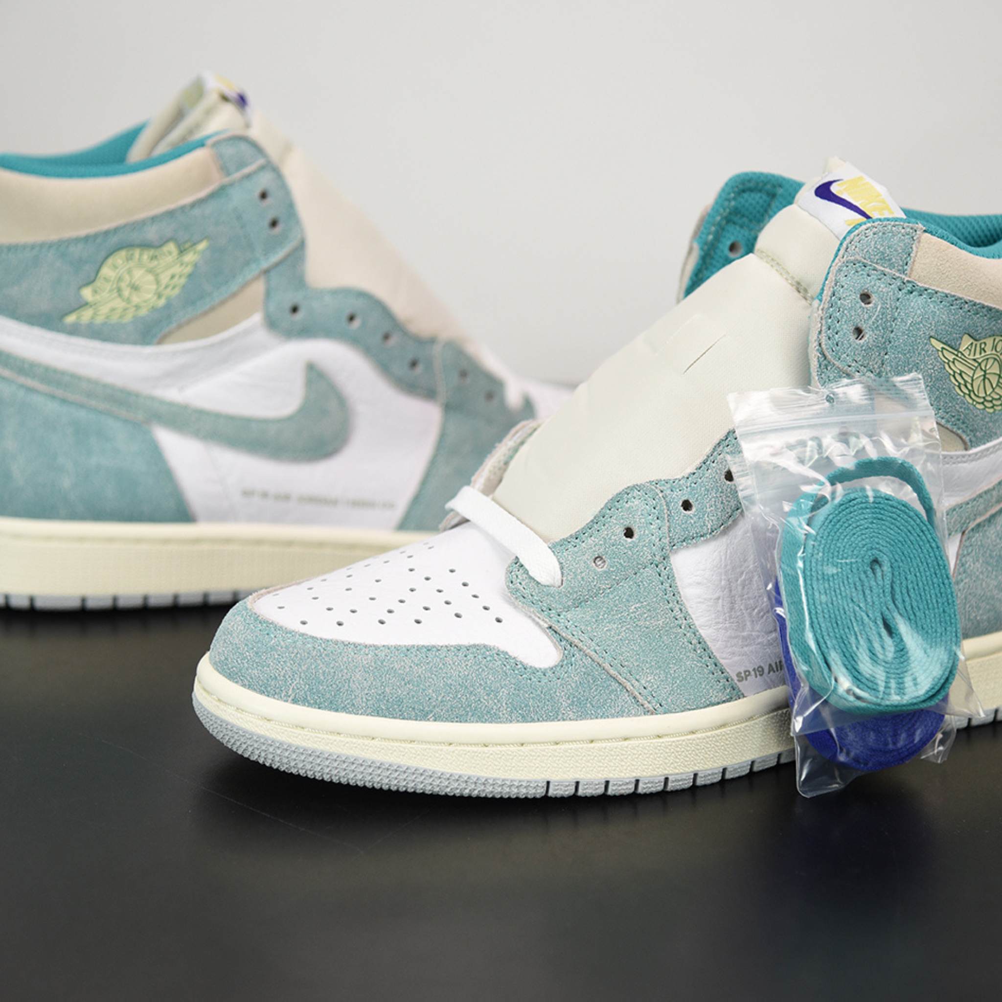 Nike Air Jordan 1 Retro High OG "Turbo Green"