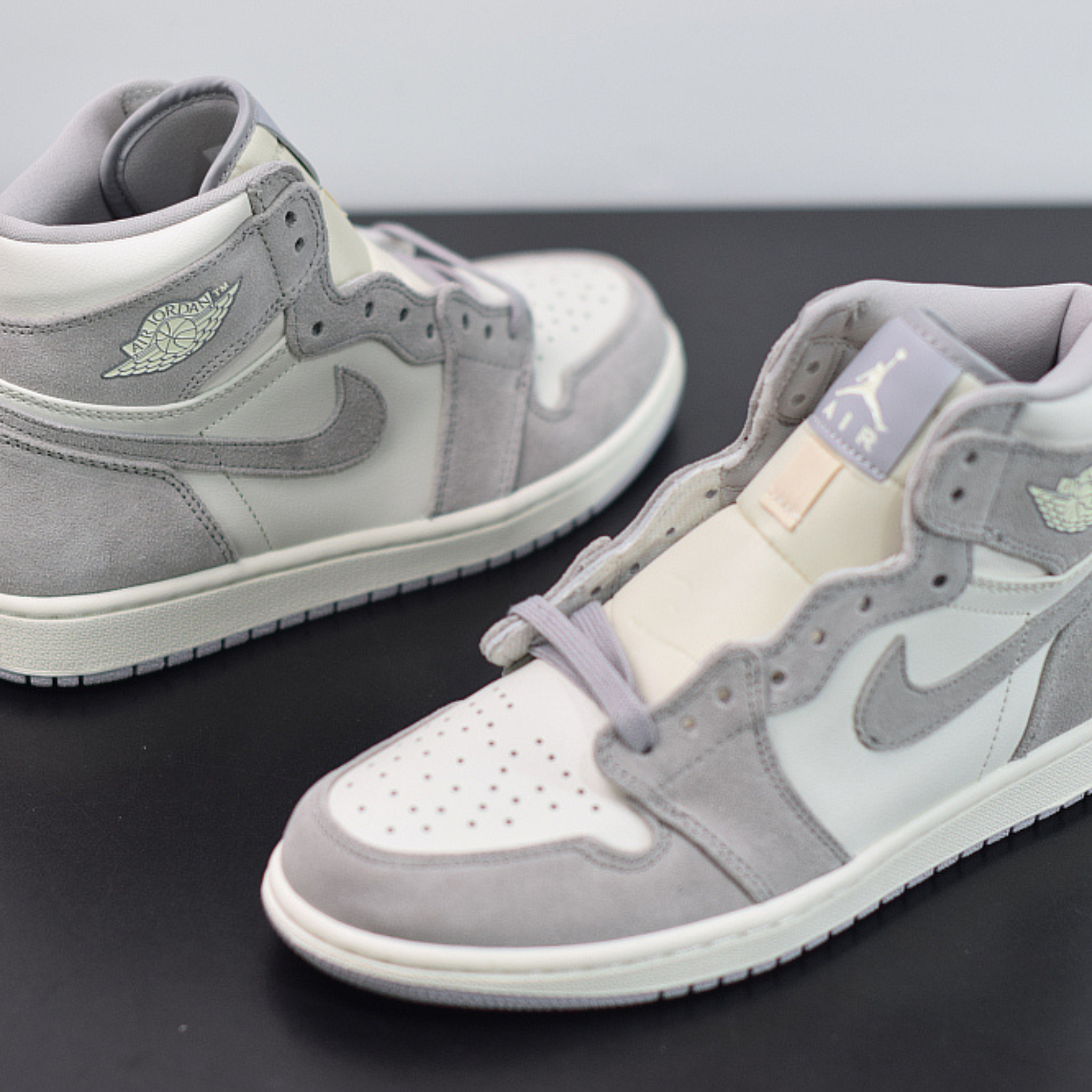 WMNS Nike Air Jordan 1 Retro High "Pale Ivory"