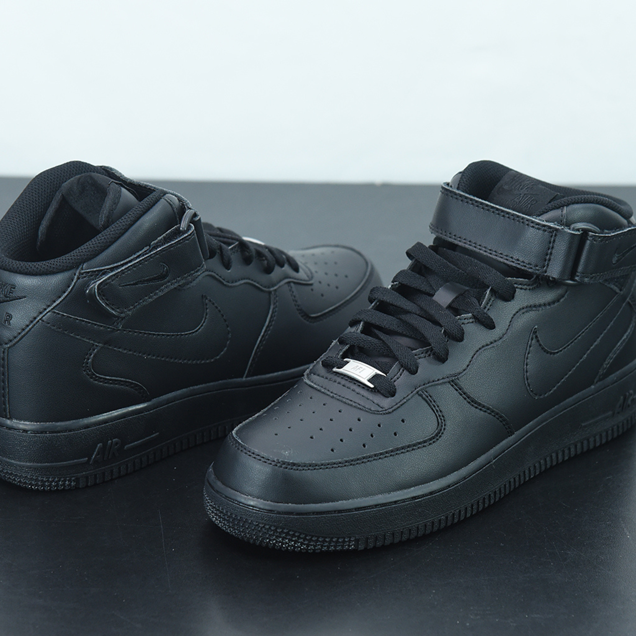 Nike Air Force 1 High "Triple Black"